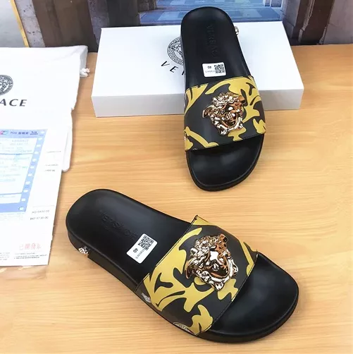 Elegant 3131 Versace Slippers For Men