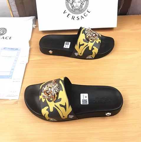 Elegant 3131 Versace Slippers For Men