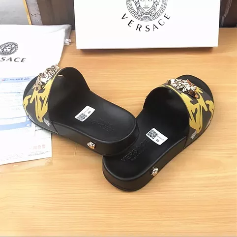 Elegant 3131 Versace Slippers For Men