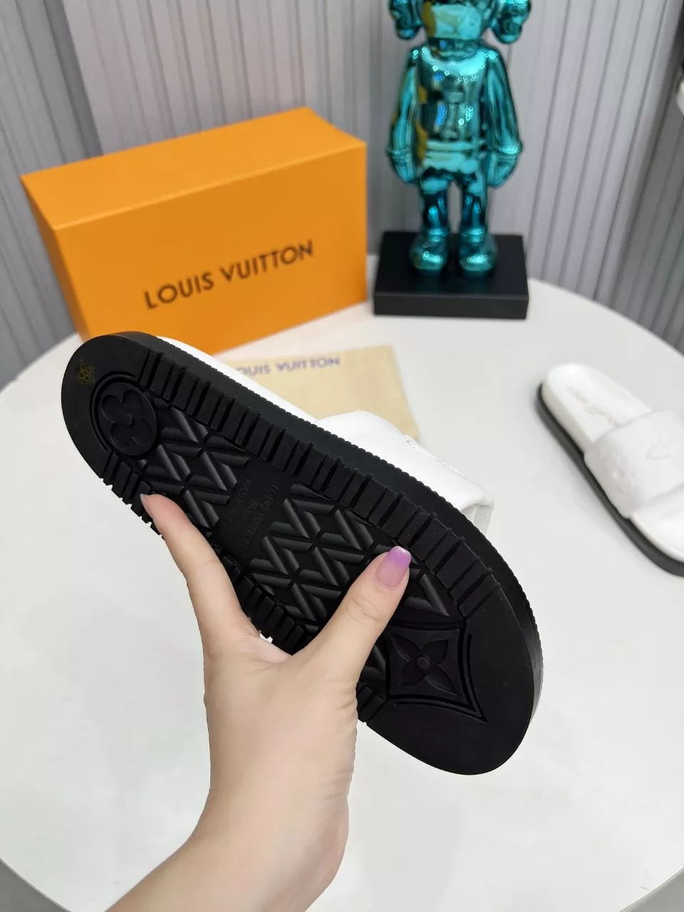 Elegant 324 Louis Vuitton Slippers For Women