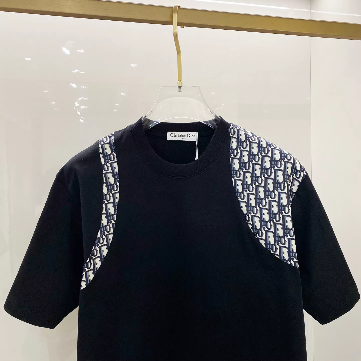 Elegant 334 Louis Vuitton LV T-Shirts Short Sleeved For Unisex