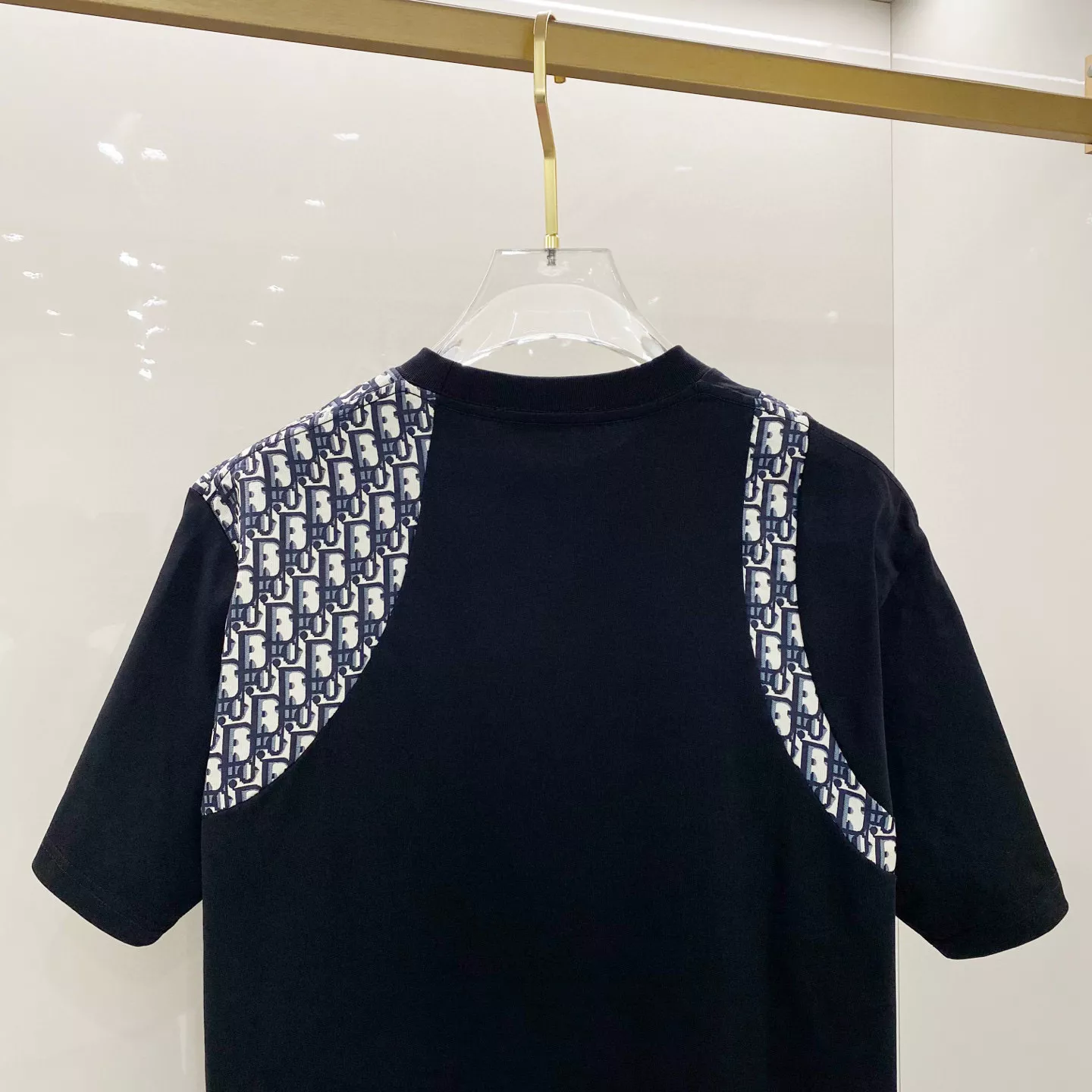 Elegant 334 Louis Vuitton LV T-Shirts Short Sleeved For Unisex