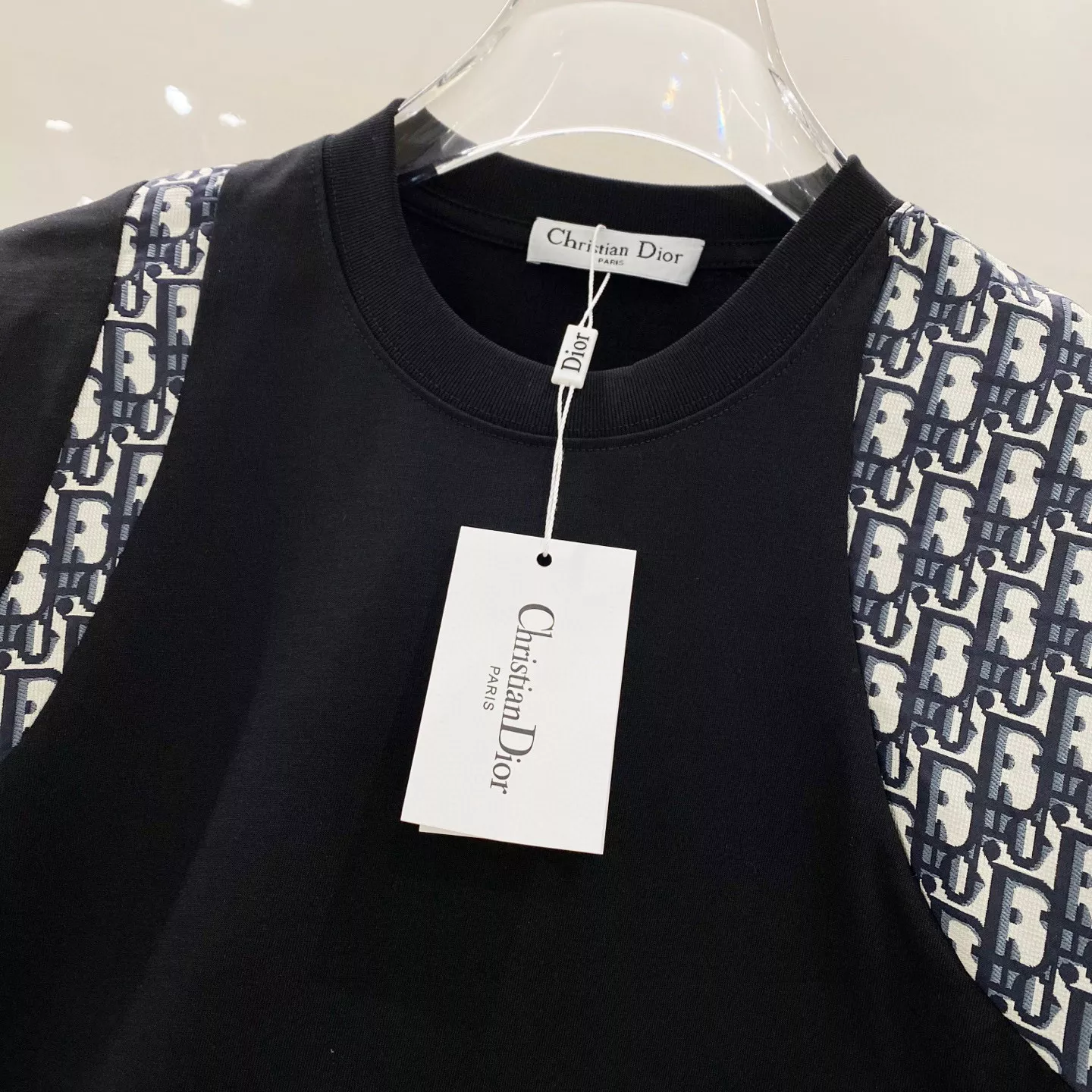 Elegant 334 Louis Vuitton LV T-Shirts Short Sleeved For Unisex