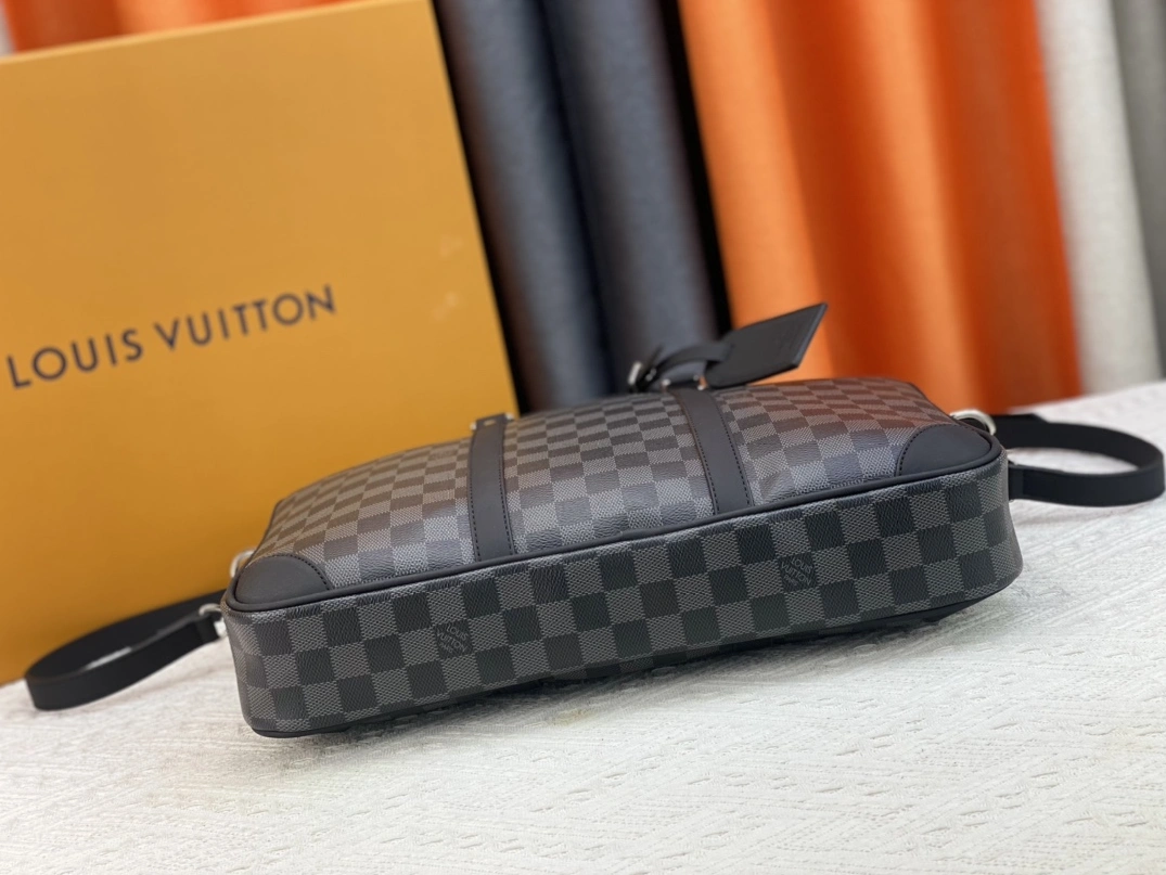 Elegant 3358 Louis Vuitton AAA Man Handbags