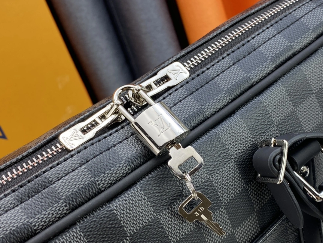 Elegant 3358 Louis Vuitton AAA Man Handbags