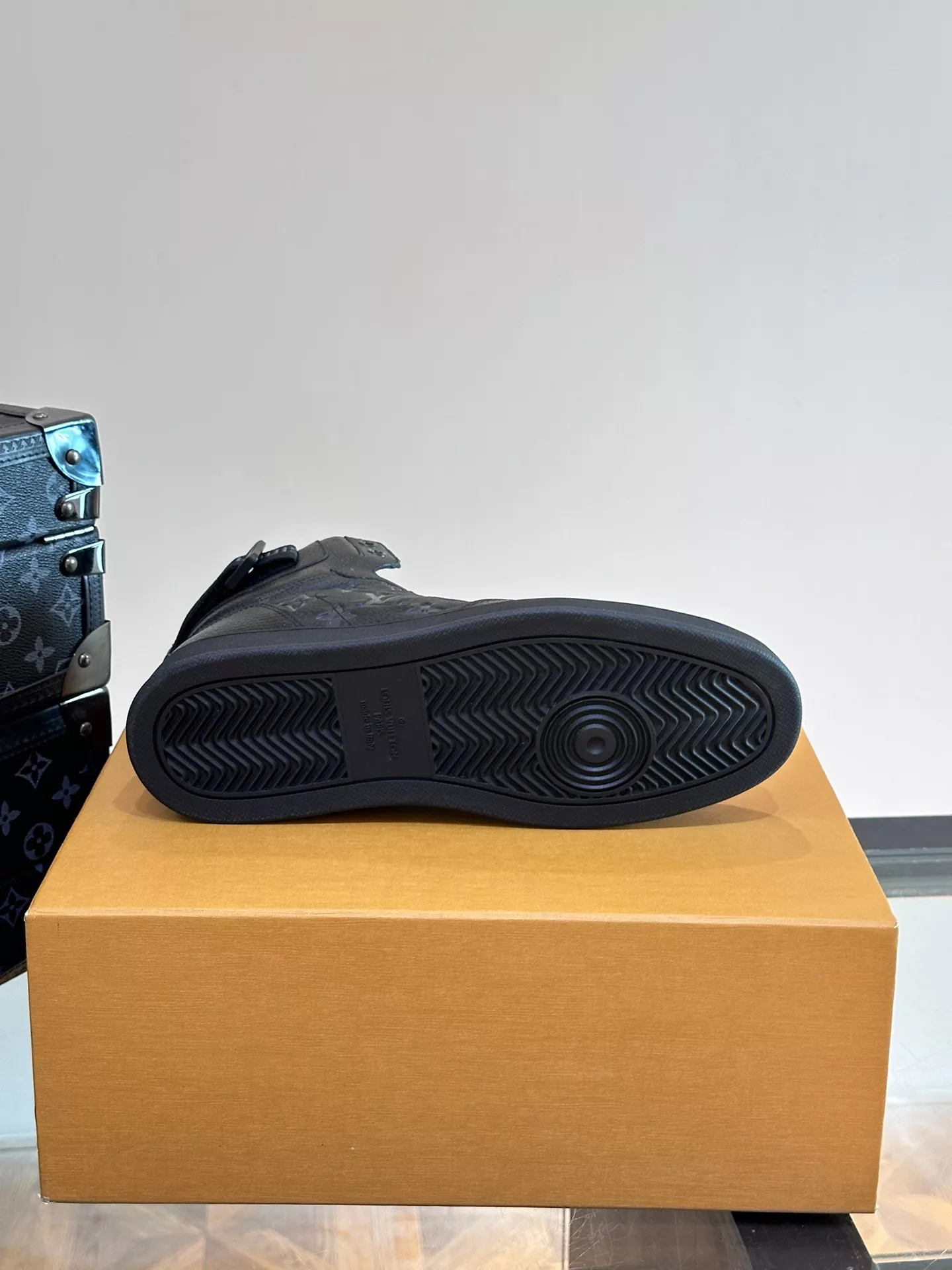 Elegant 3587 Louis Vuitton High Tops Shoes For Men