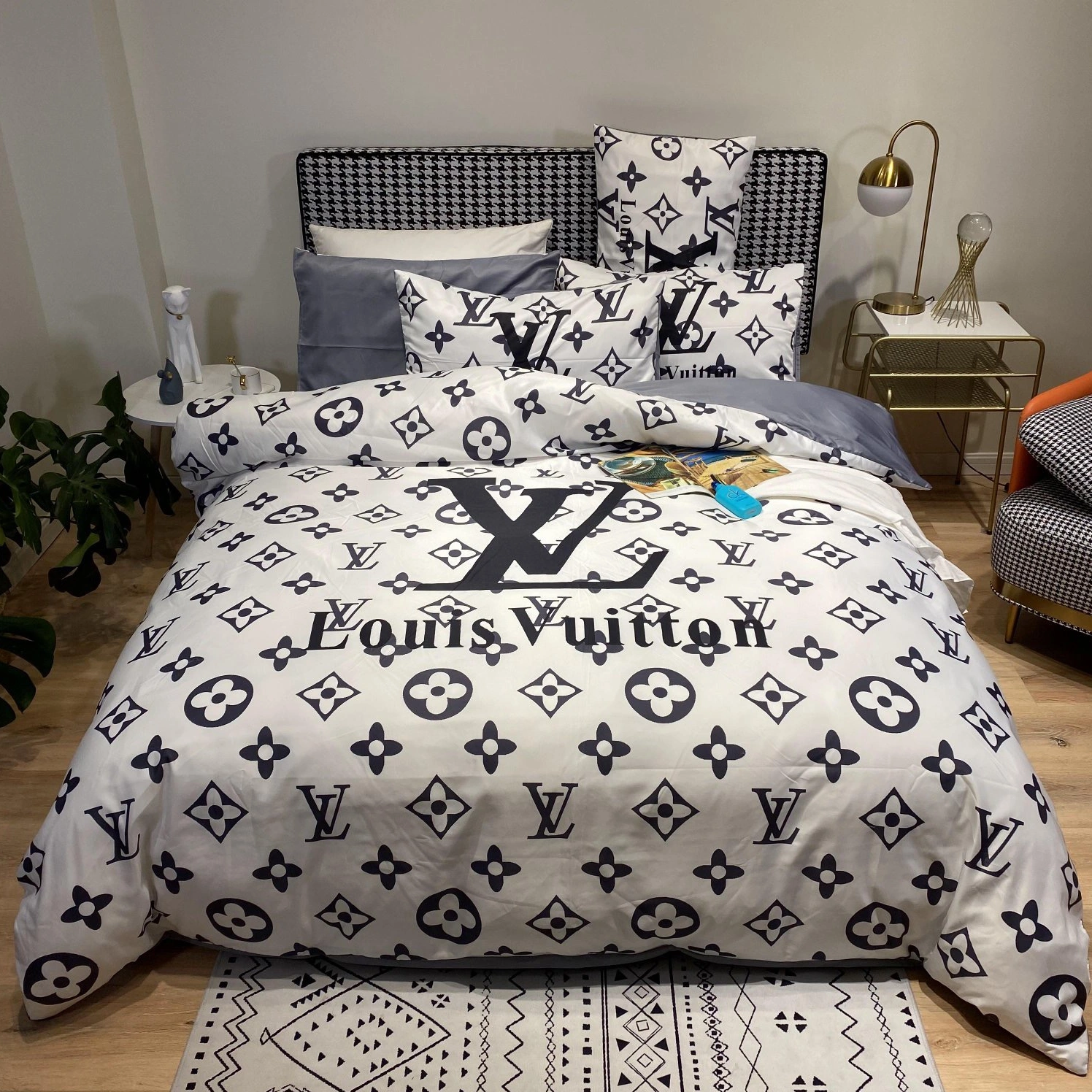 Elegant 3793 Louis Vuitton Bedding