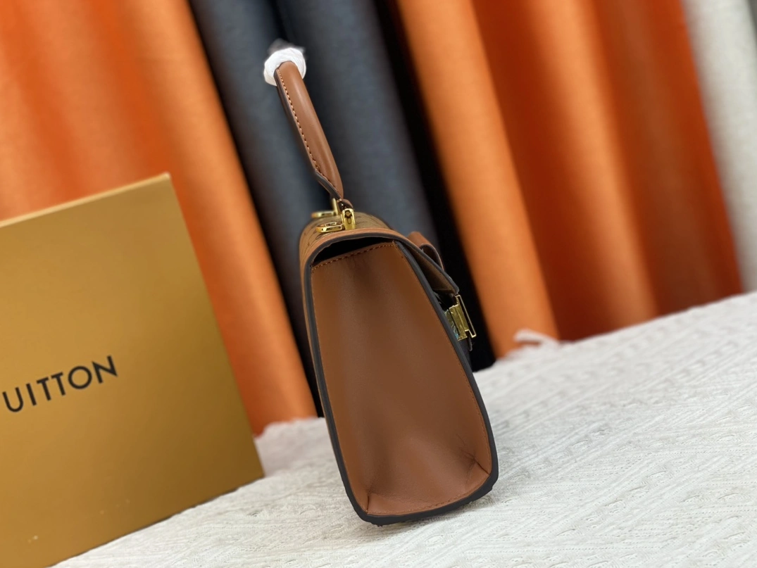 Elegant 3924 Louis Vuitton AAA Quality Handbags For Women