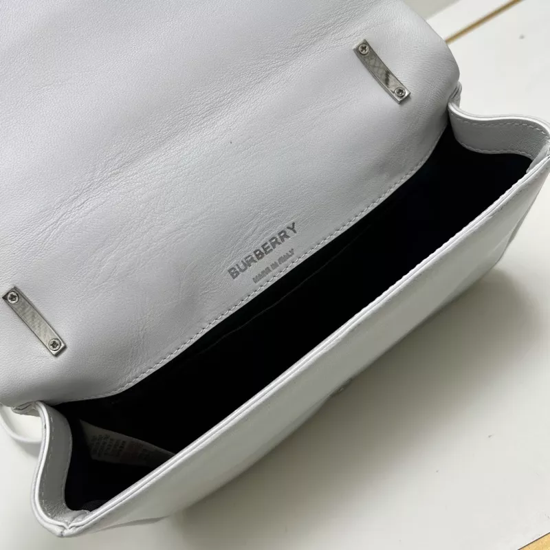Elegant 3959 Burberry AAA Quality Messenger Bags For Women