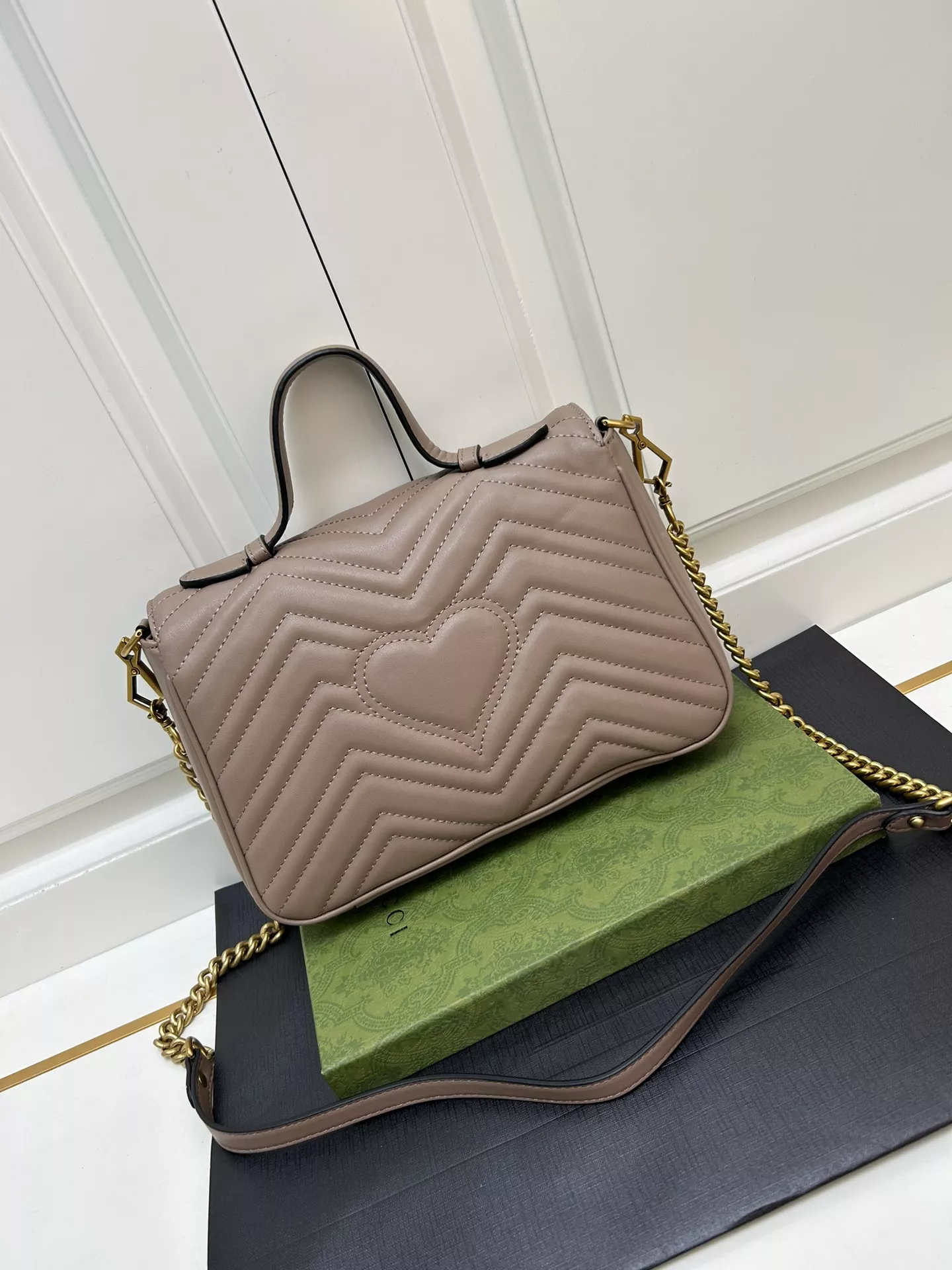 Elegant 397 Gucci AAA Quality Messenger Bags For Women