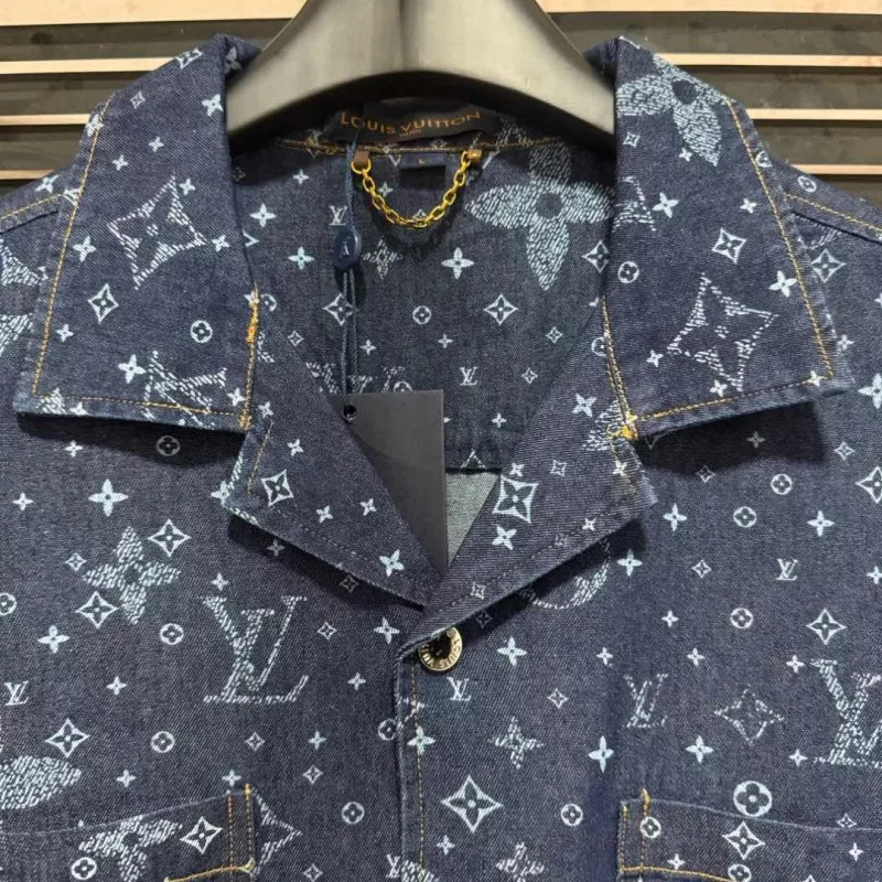 Elegant 4037 Louis Vuitton LV Tracksuits Short Sleeved For Unisex