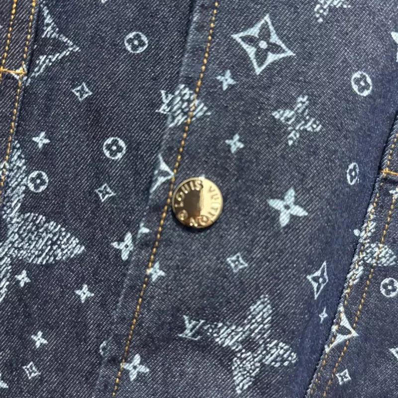 Elegant 4037 Louis Vuitton LV Tracksuits Short Sleeved For Unisex