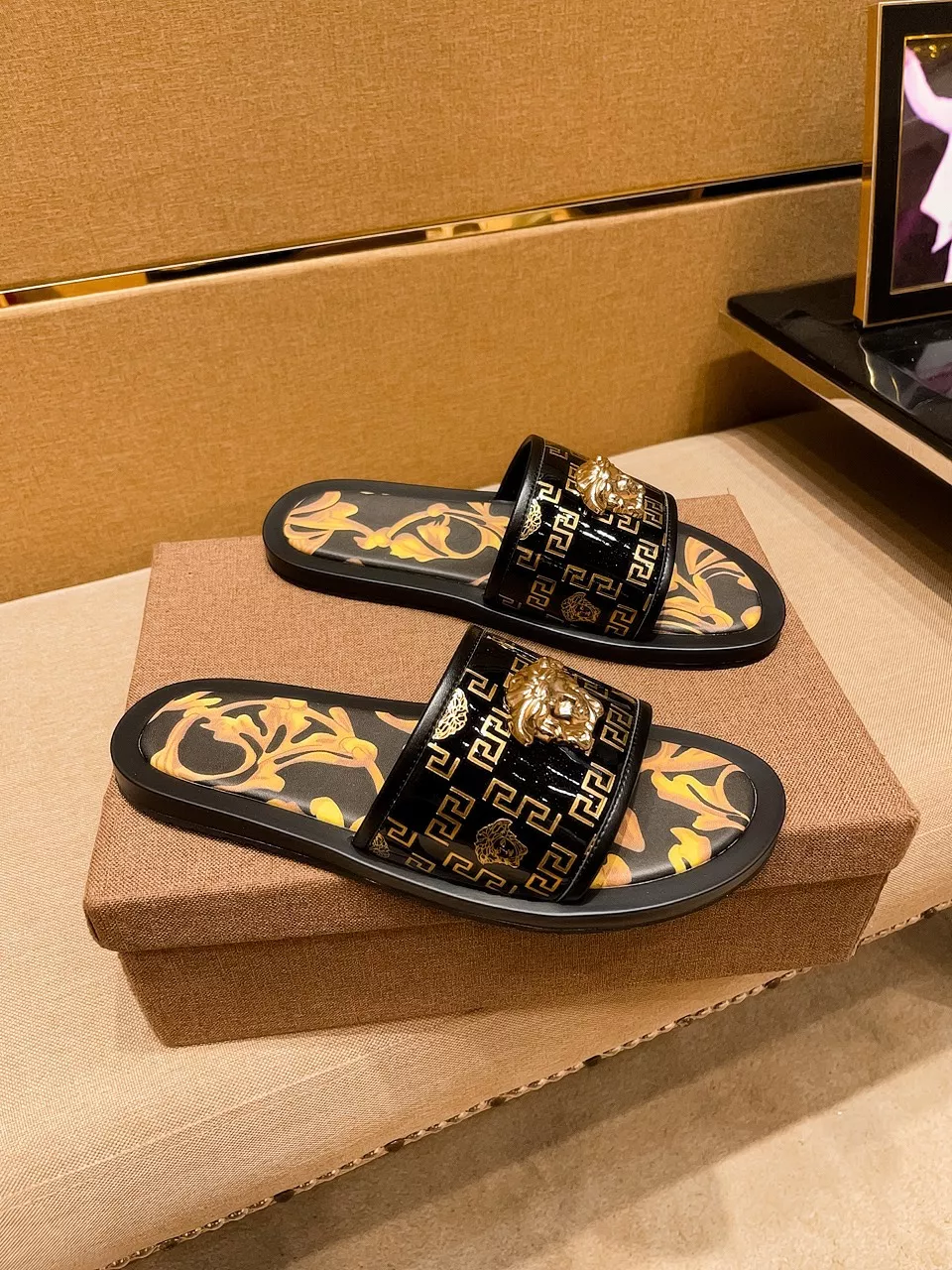 Elegant 4684 Versace Slippers For Men