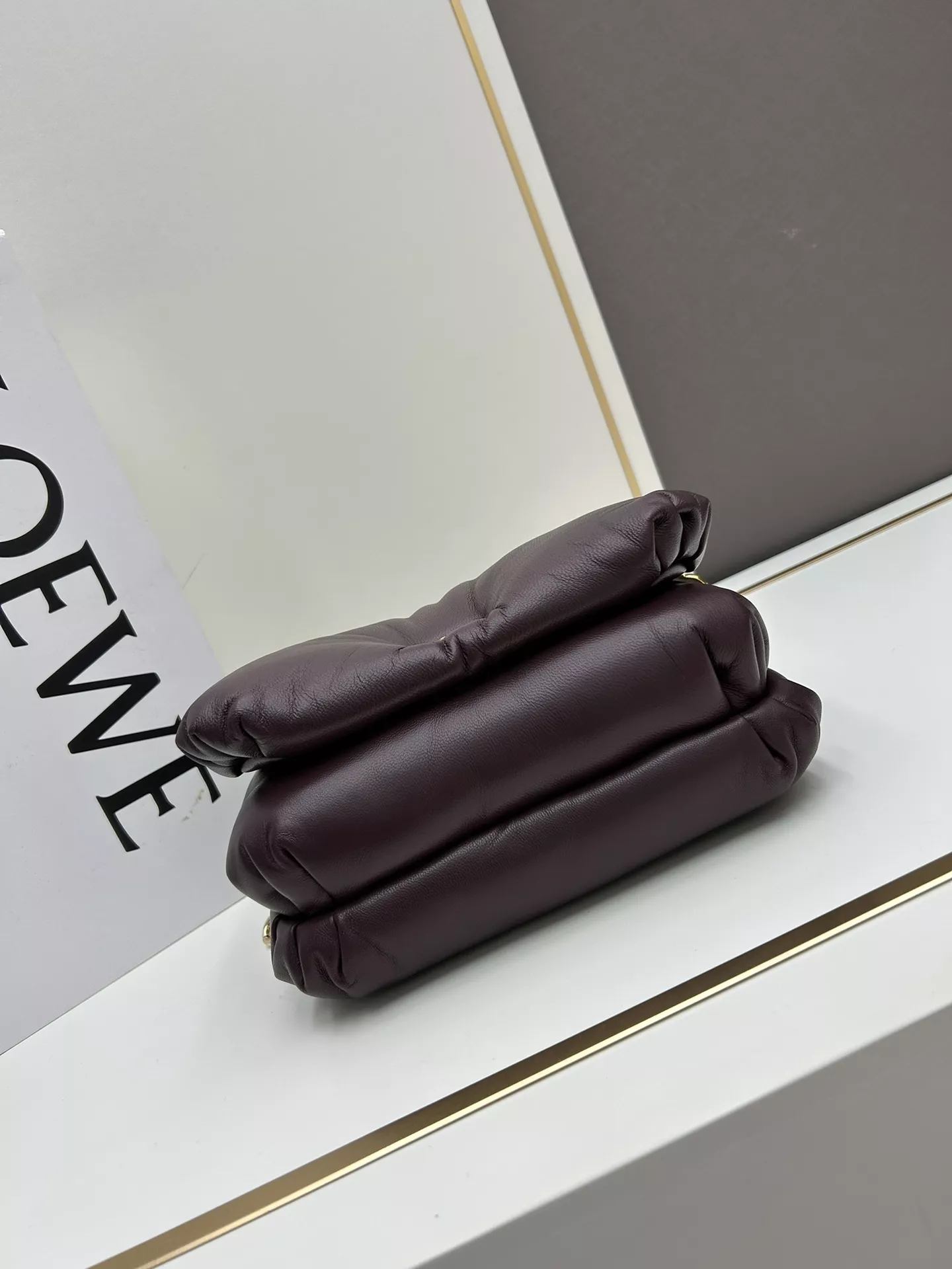 Elegant 5152 LOEWE AAA Quality Messenger Bags For Unisex