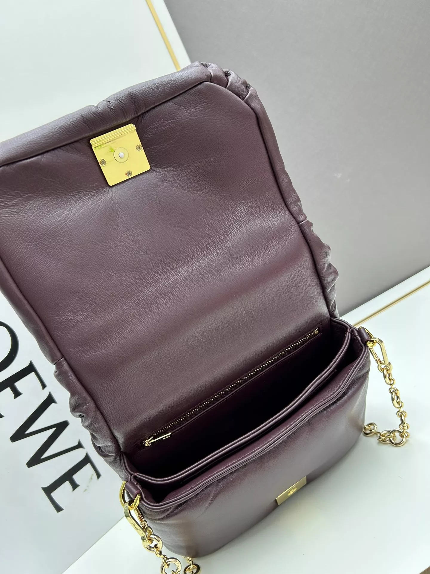 Elegant 5152 LOEWE AAA Quality Messenger Bags For Unisex