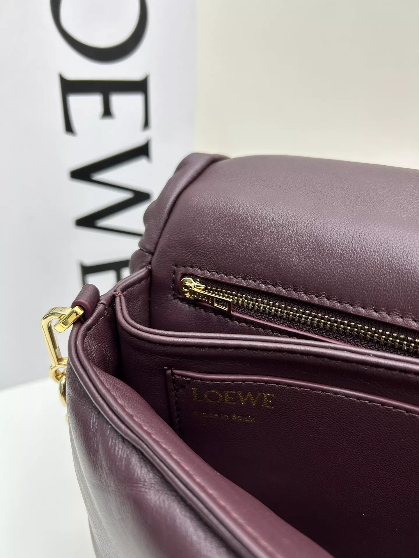 Elegant 5152 LOEWE AAA Quality Messenger Bags For Unisex
