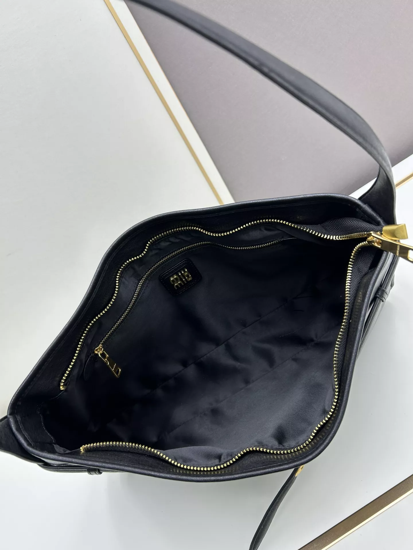 Elegant 5426 MIU MIU AAA Quality Shoulder Bags For Women