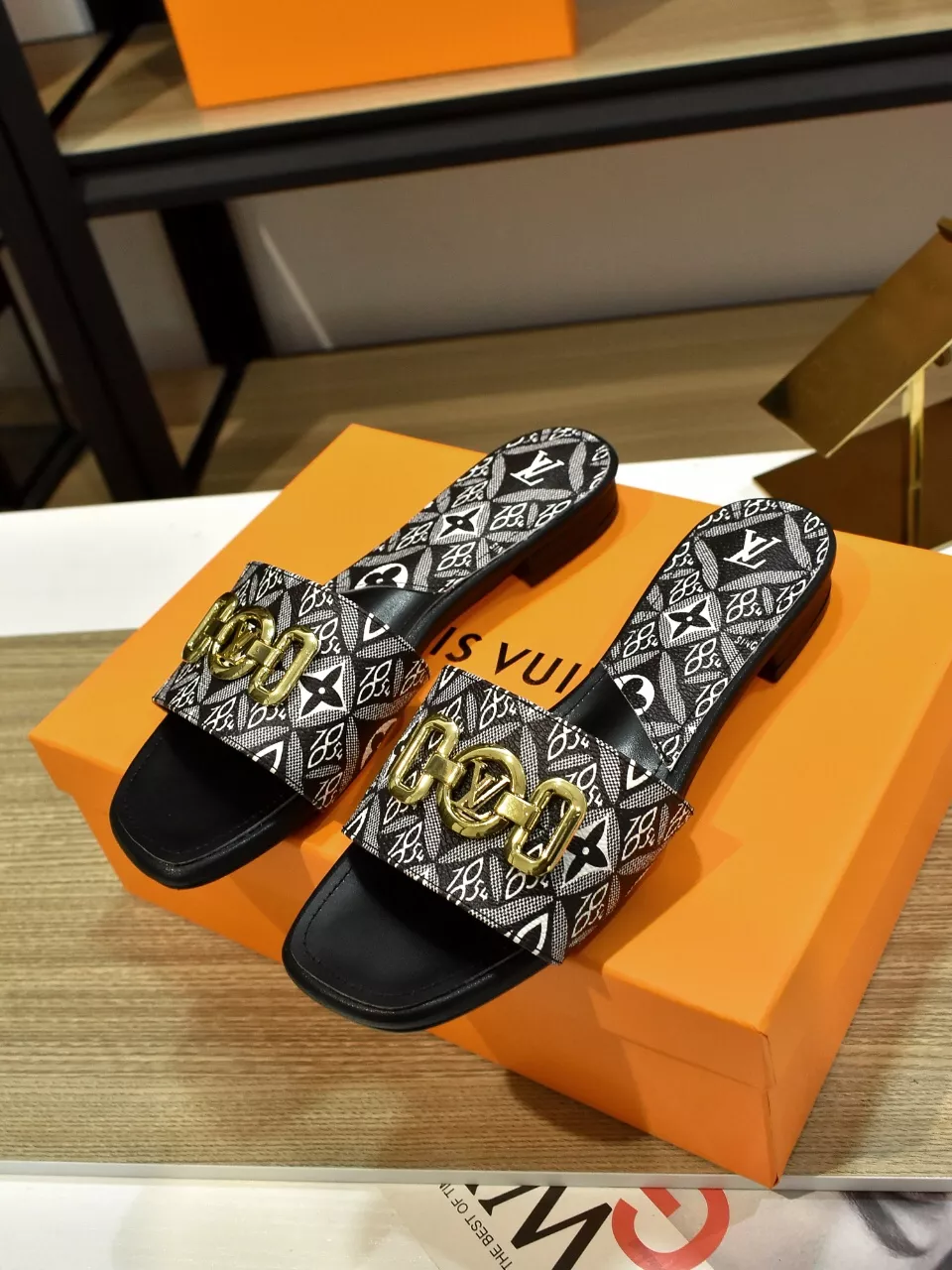 Elegant 5438 Louis Vuitton Slippers For Women