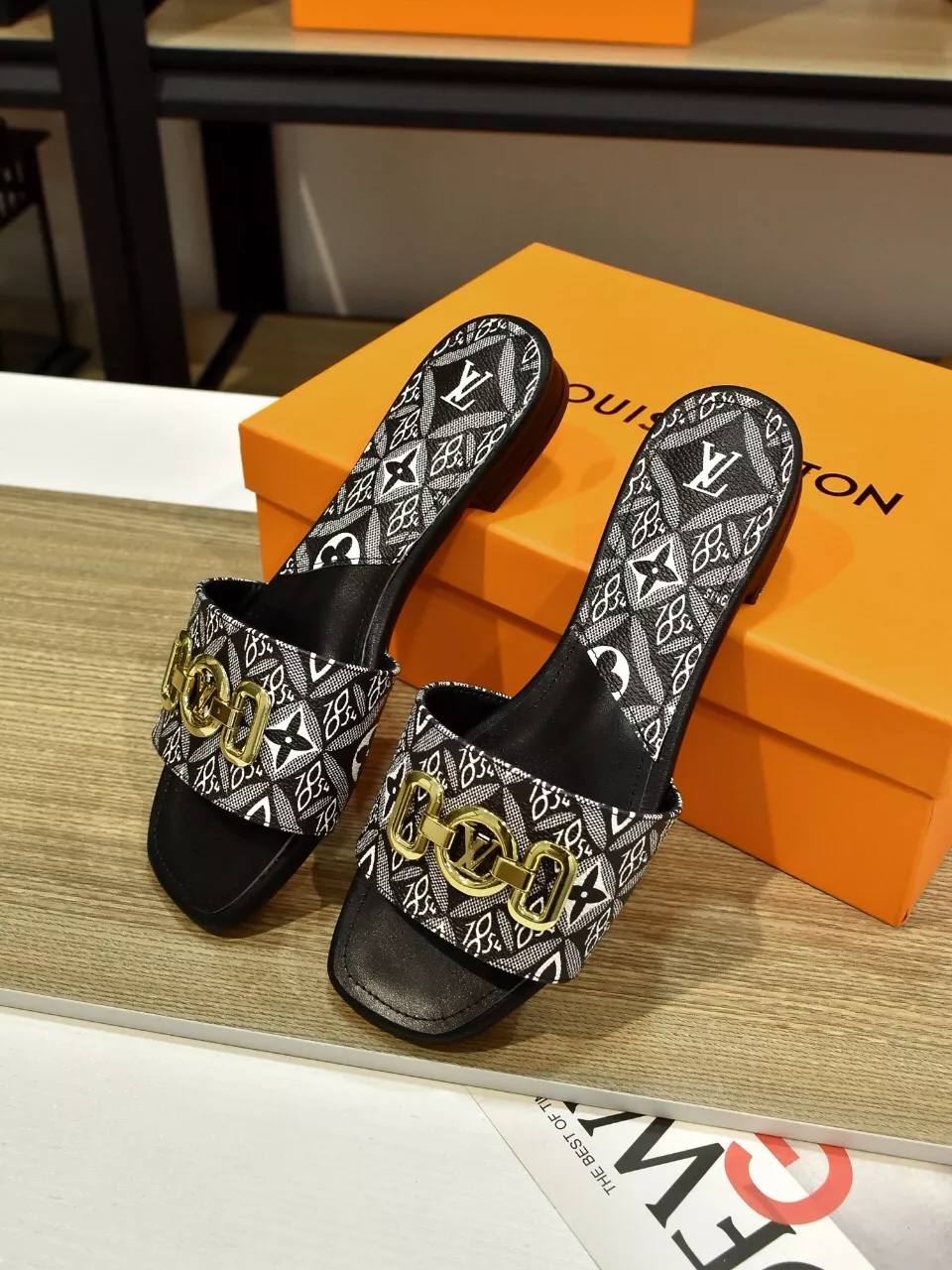 Elegant 5438 Louis Vuitton Slippers For Women