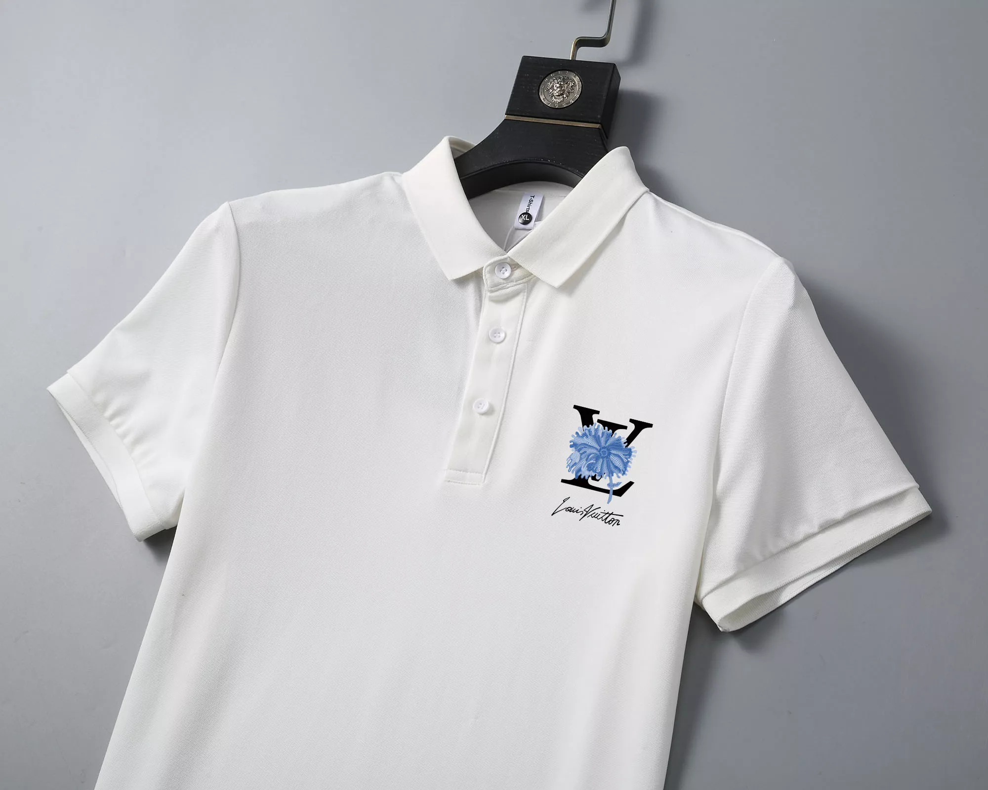 Elegant 5697 Louis Vuitton LV T-Shirts Short Sleeved For Men