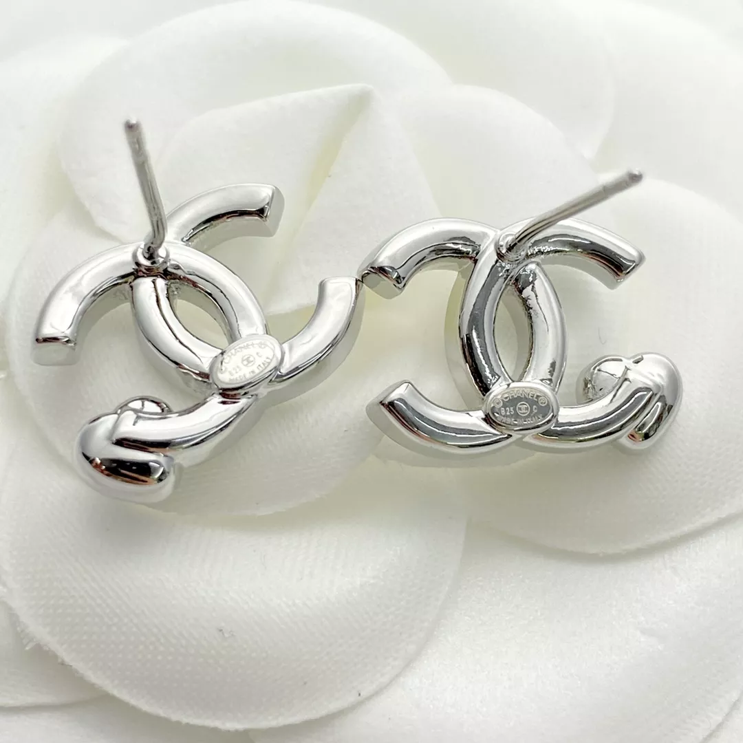 Elegant 586 Chanel Earrings For Women
