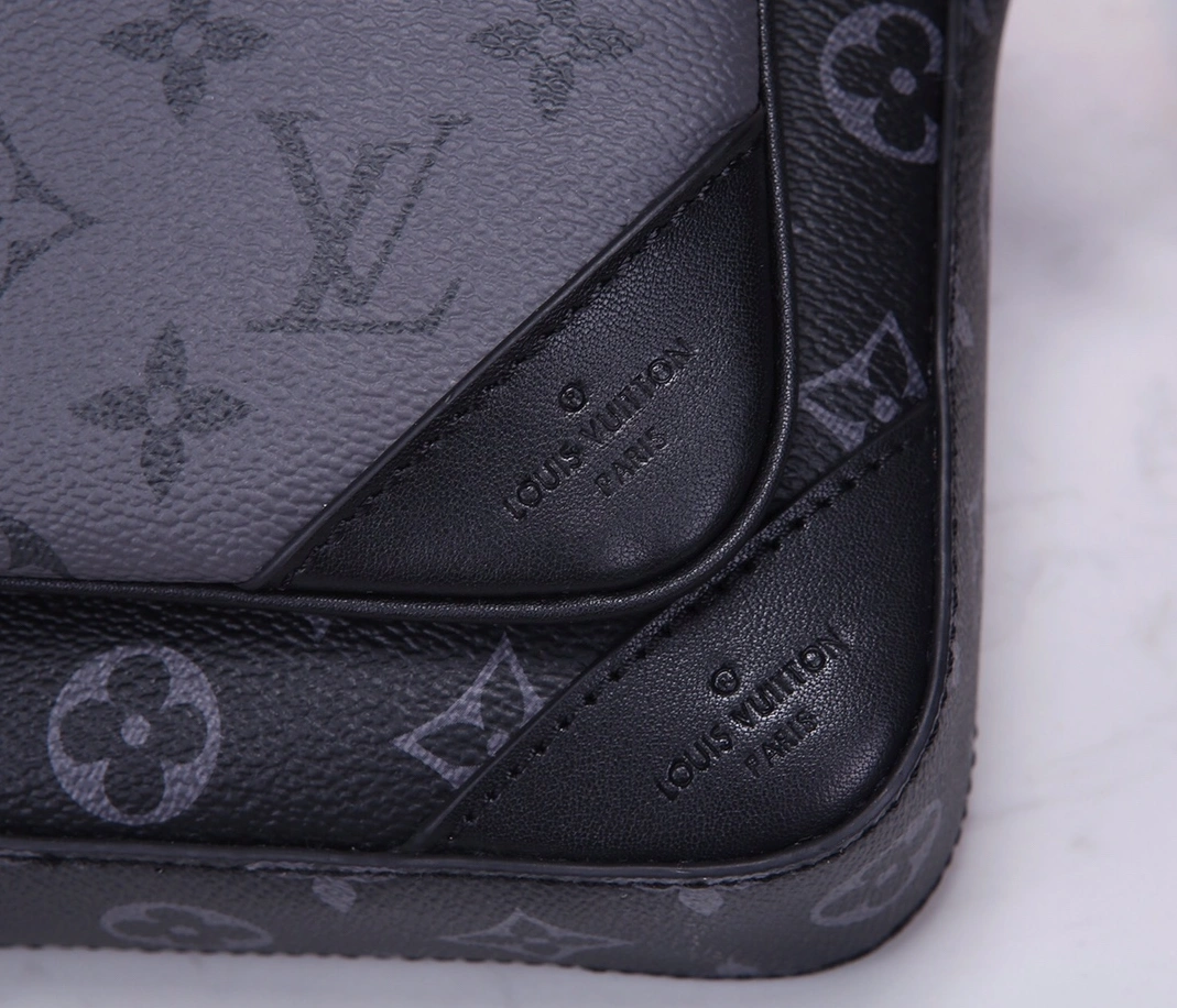 Elegant 6556 Louis Vuitton AAA Man Messenger Bags