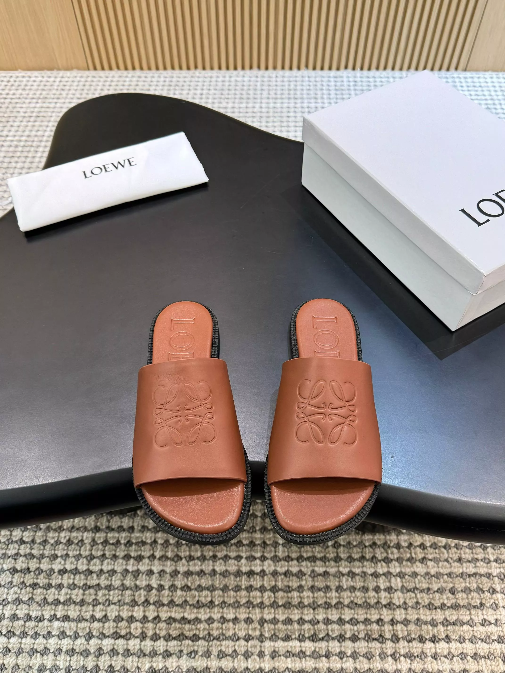 Elegant 675 LOEWE Slippers For Men