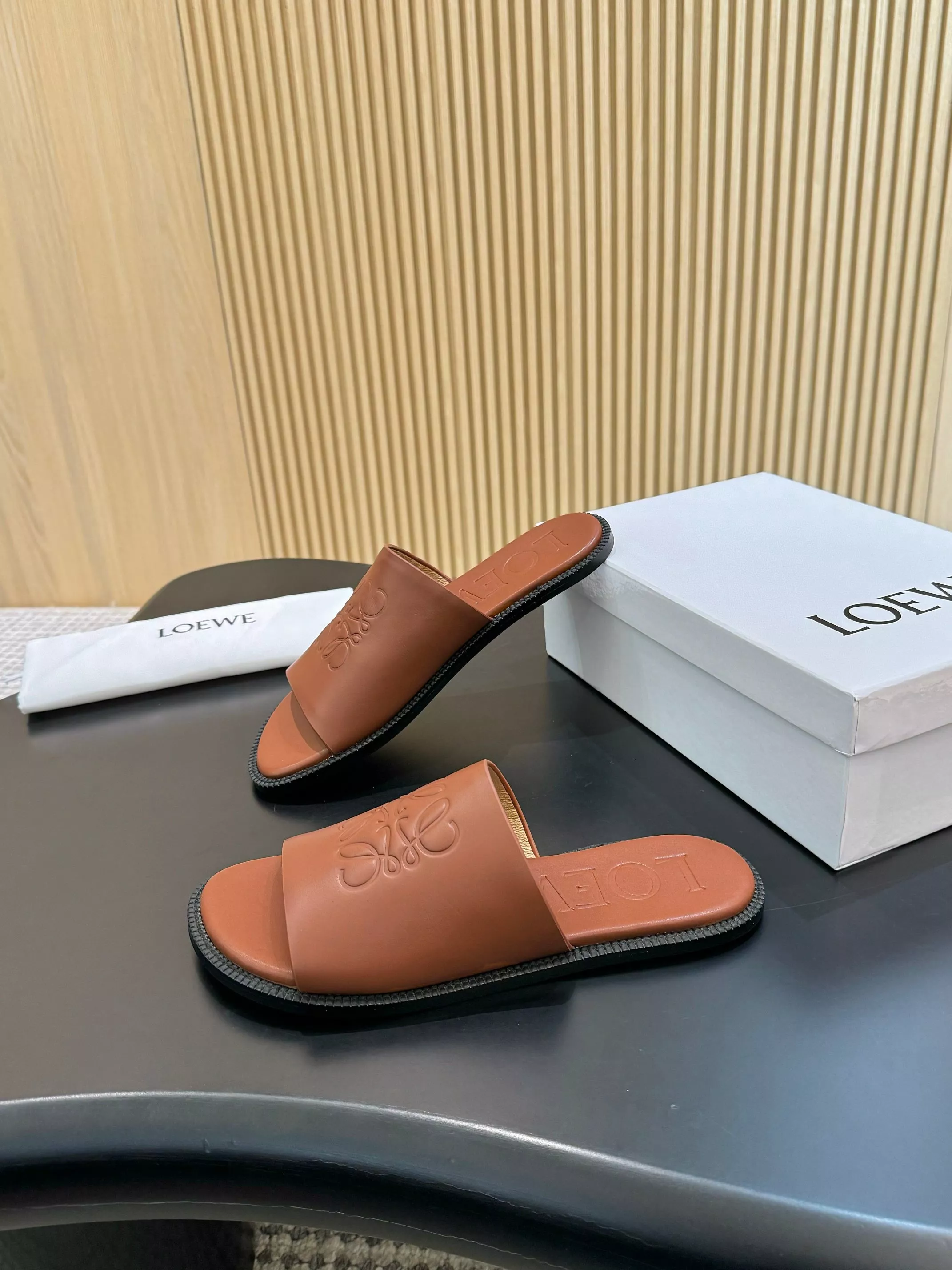 Elegant 675 LOEWE Slippers For Men