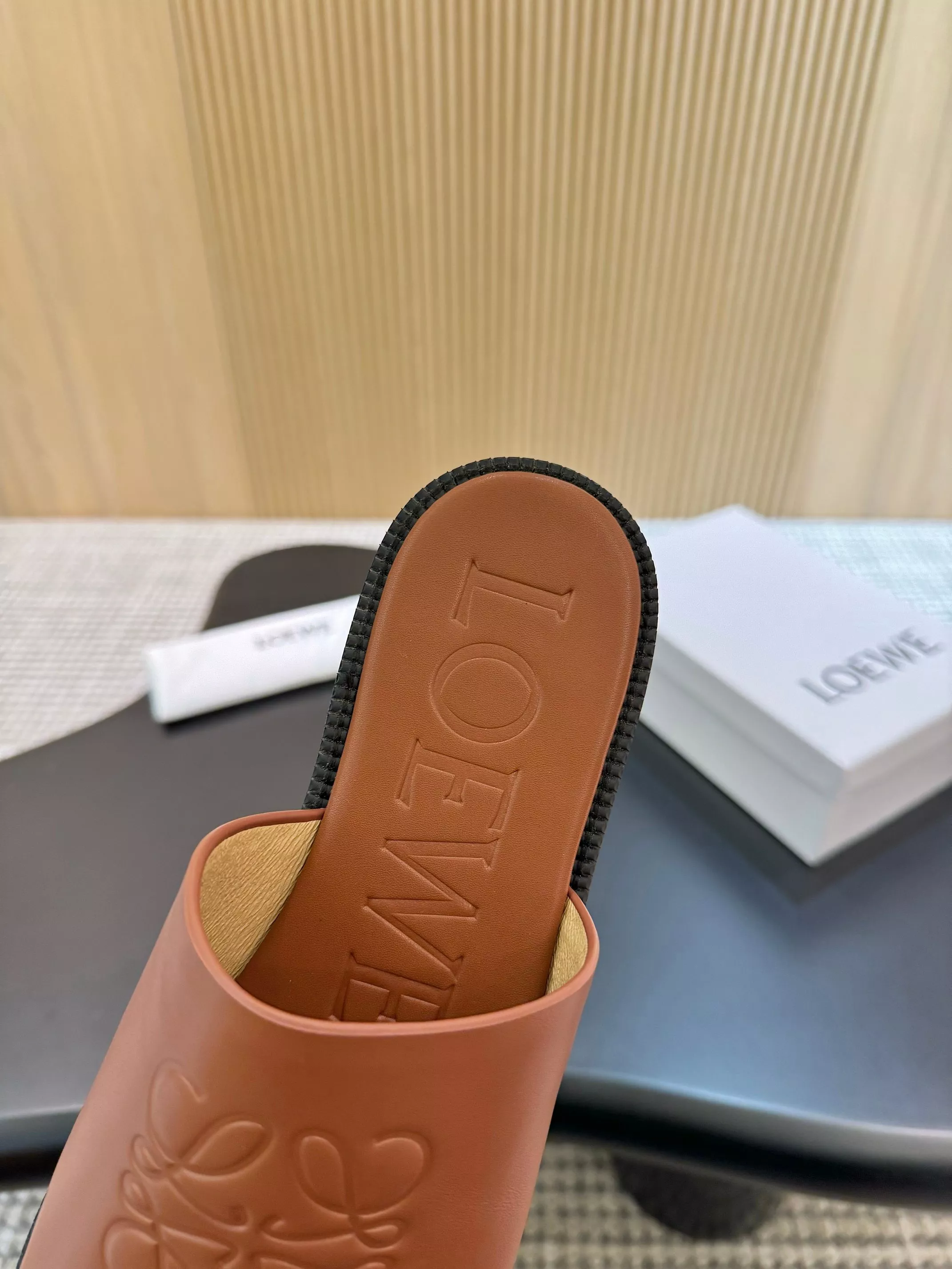 Elegant 675 LOEWE Slippers For Men
