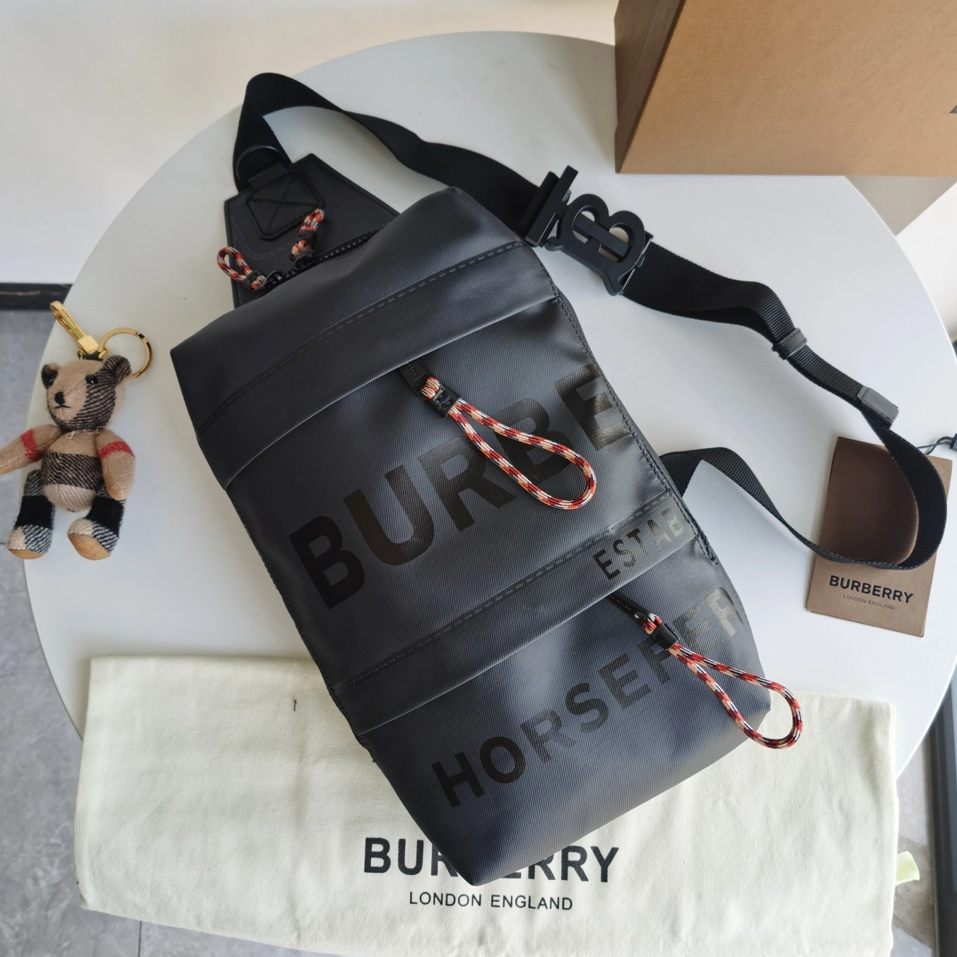 Elegant 6805 Burberry AAA Man Messenger Bags