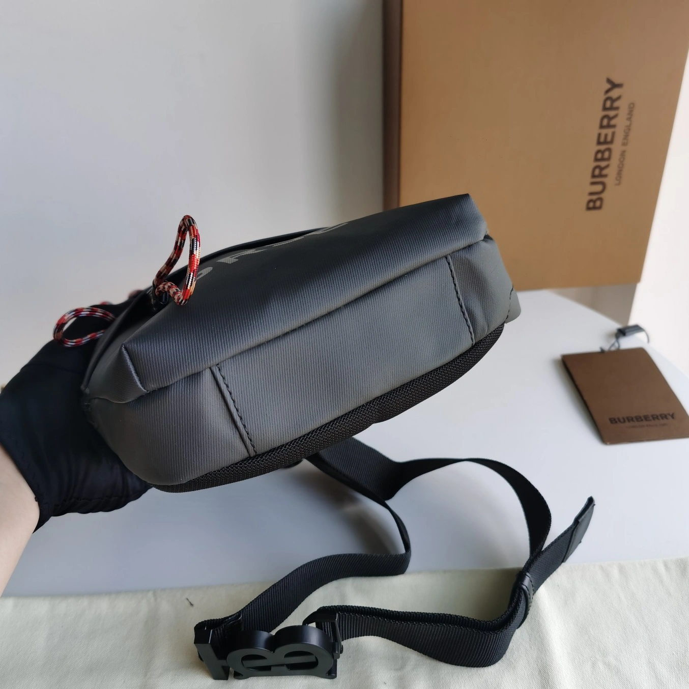 Elegant 6805 Burberry AAA Man Messenger Bags