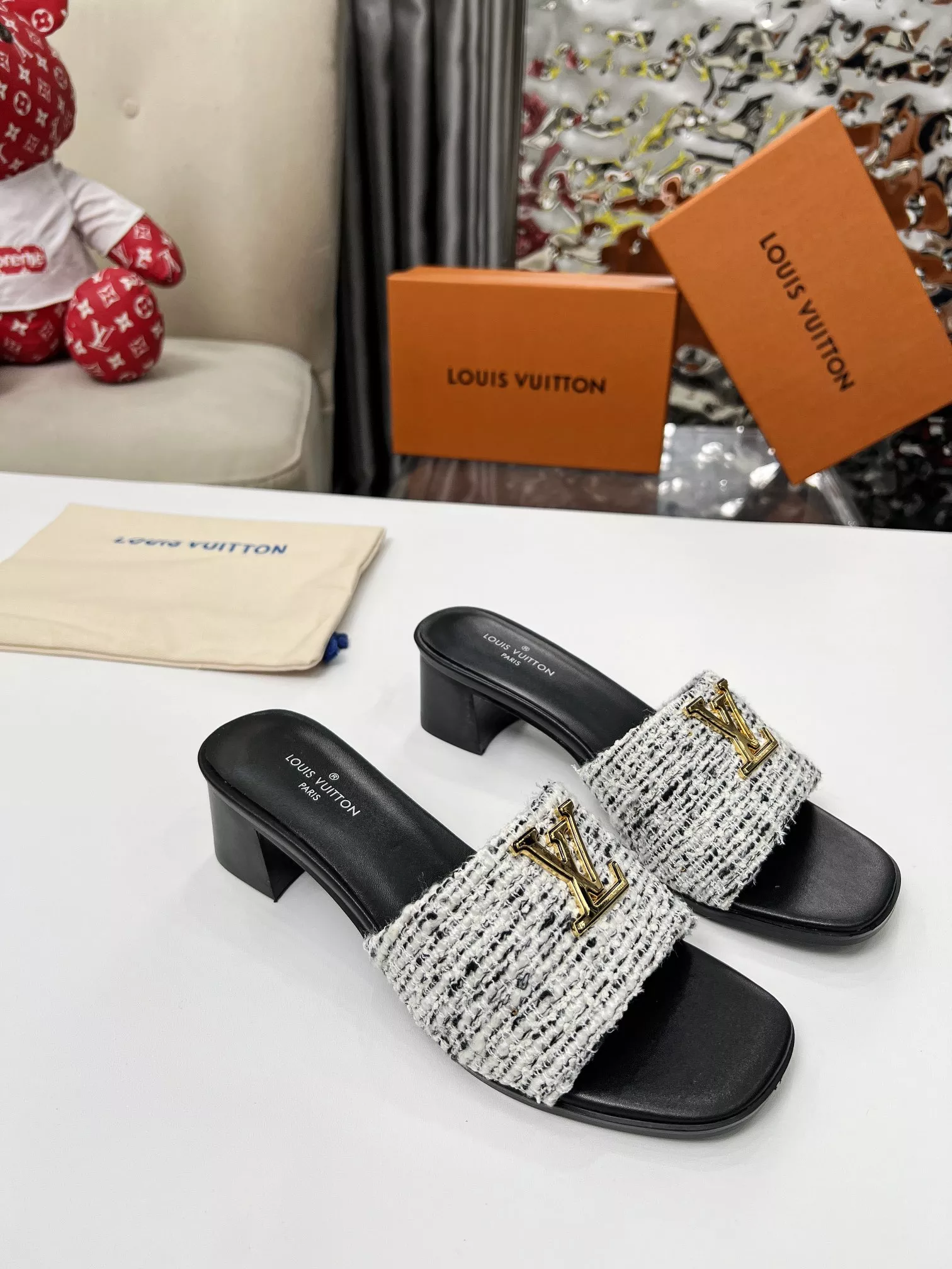 Elegant 6935 Louis Vuitton Slippers For Women