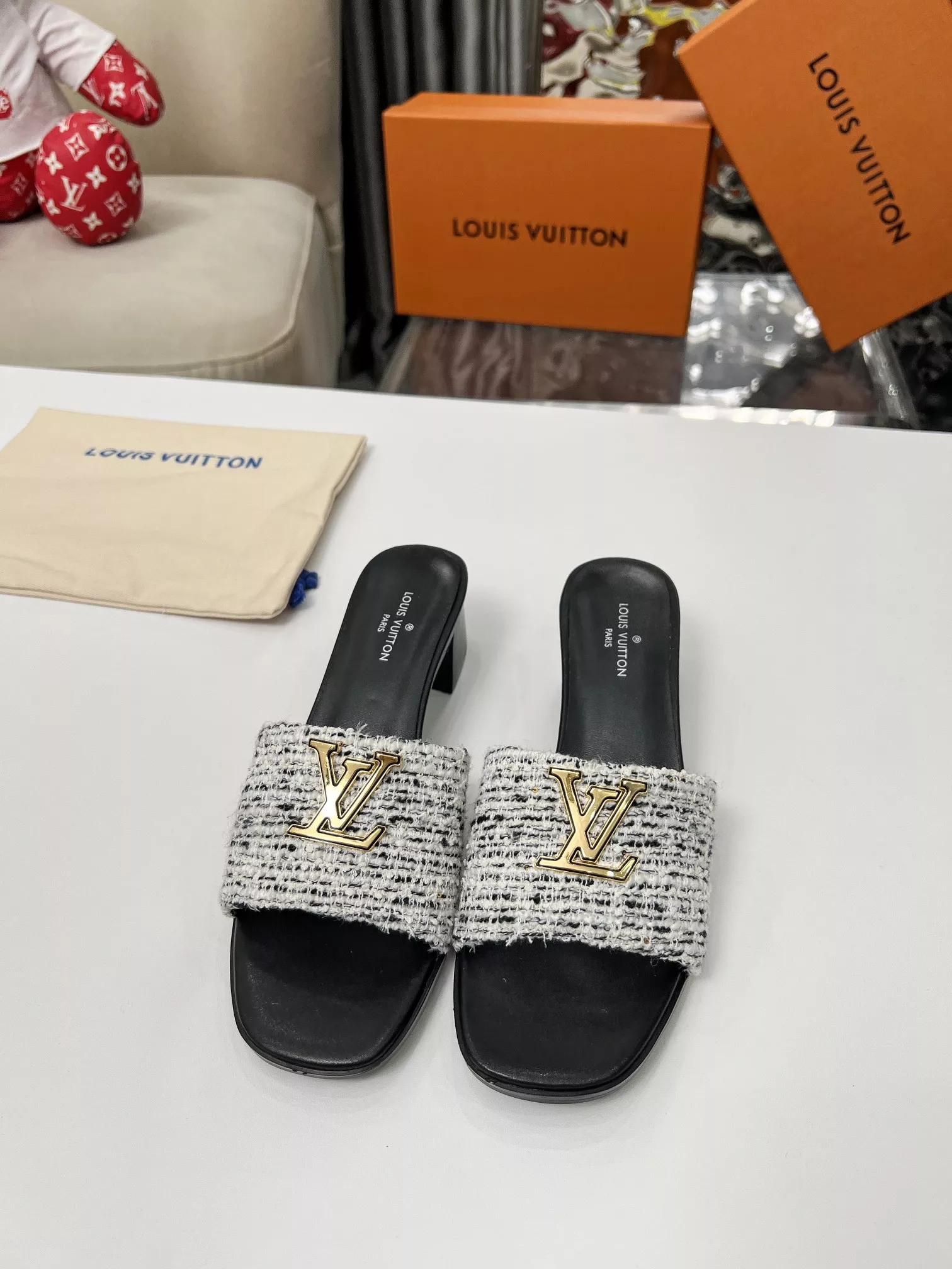 Elegant 6935 Louis Vuitton Slippers For Women