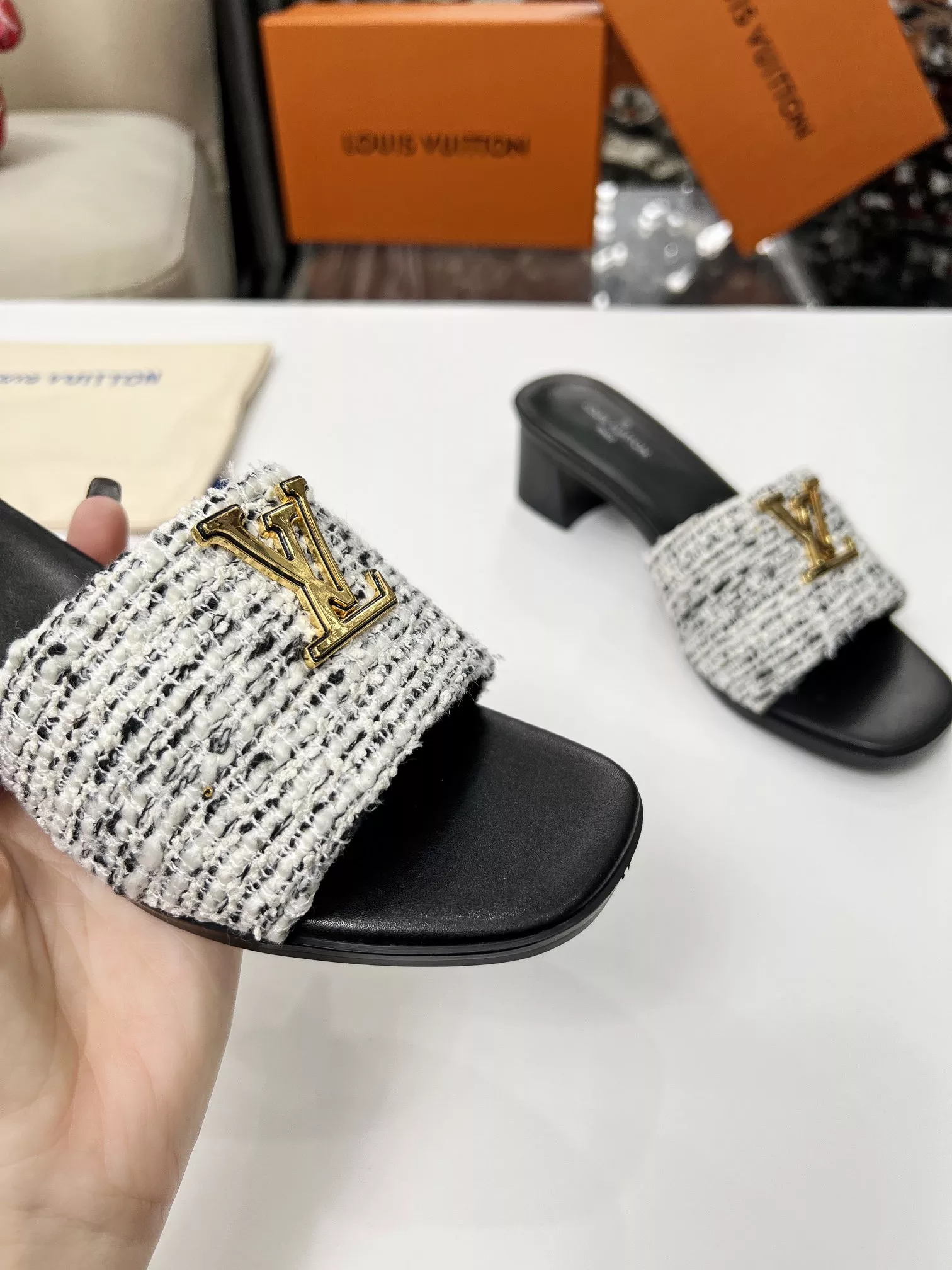 Elegant 6935 Louis Vuitton Slippers For Women