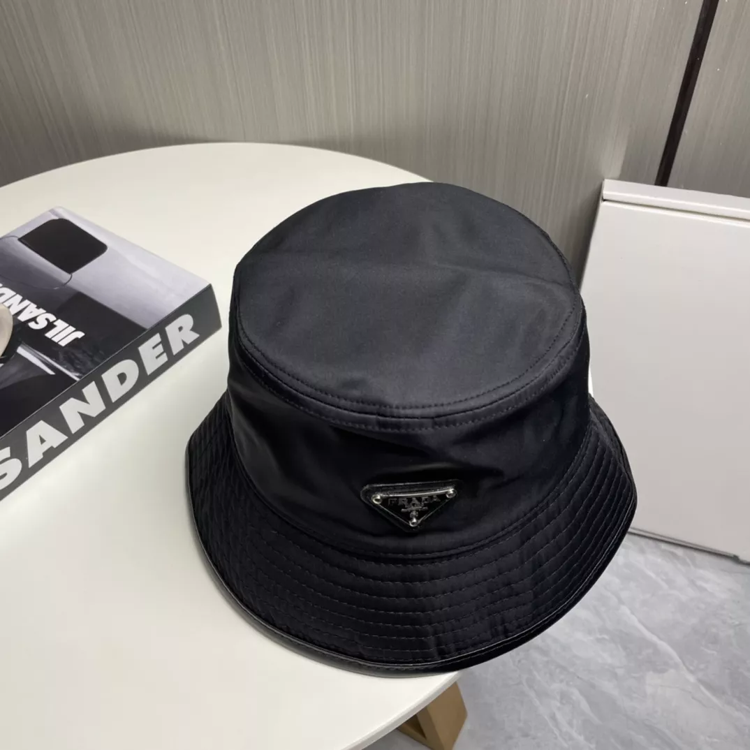 Elegant 7212 Prada Caps