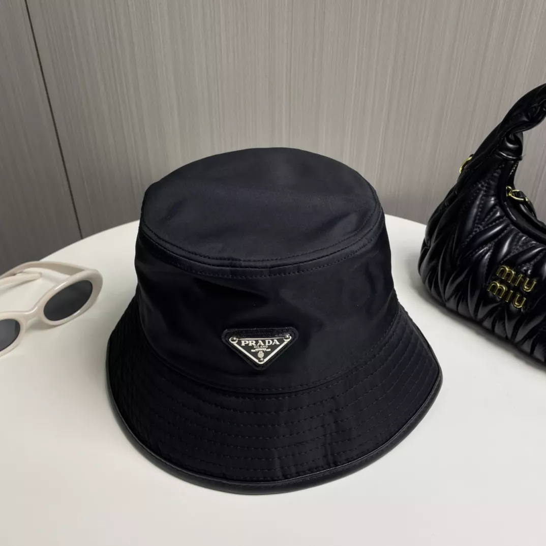 Elegant 7212 Prada Caps