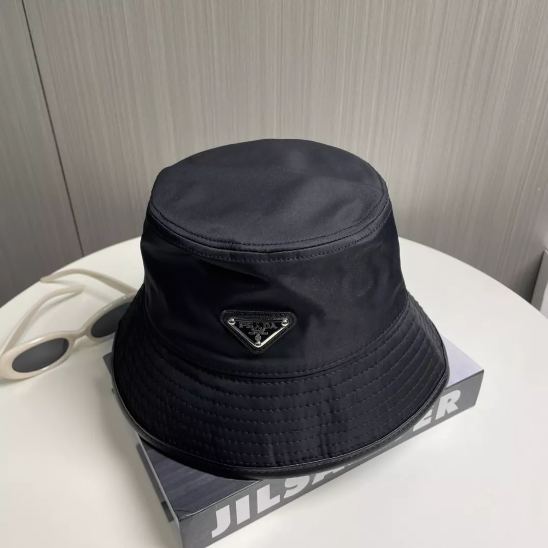 Elegant 7212 Prada Caps