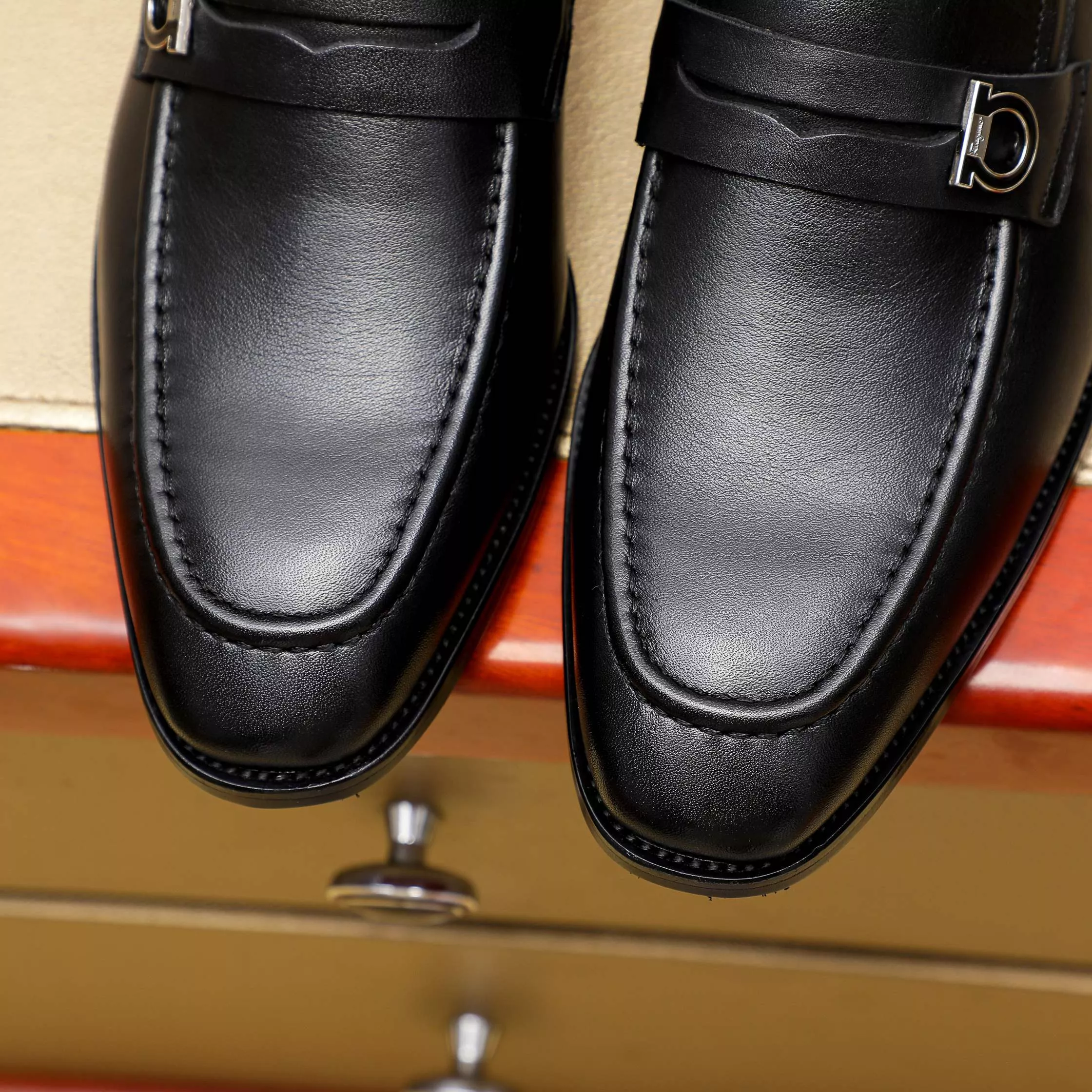 Elegant 7223 Salvatore Ferragamo Leather Shoes For Men