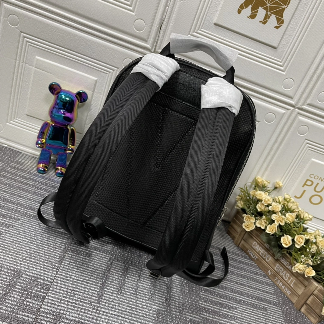 Elegant 7710 Louis Vuitton LV AAA Man Backpacks