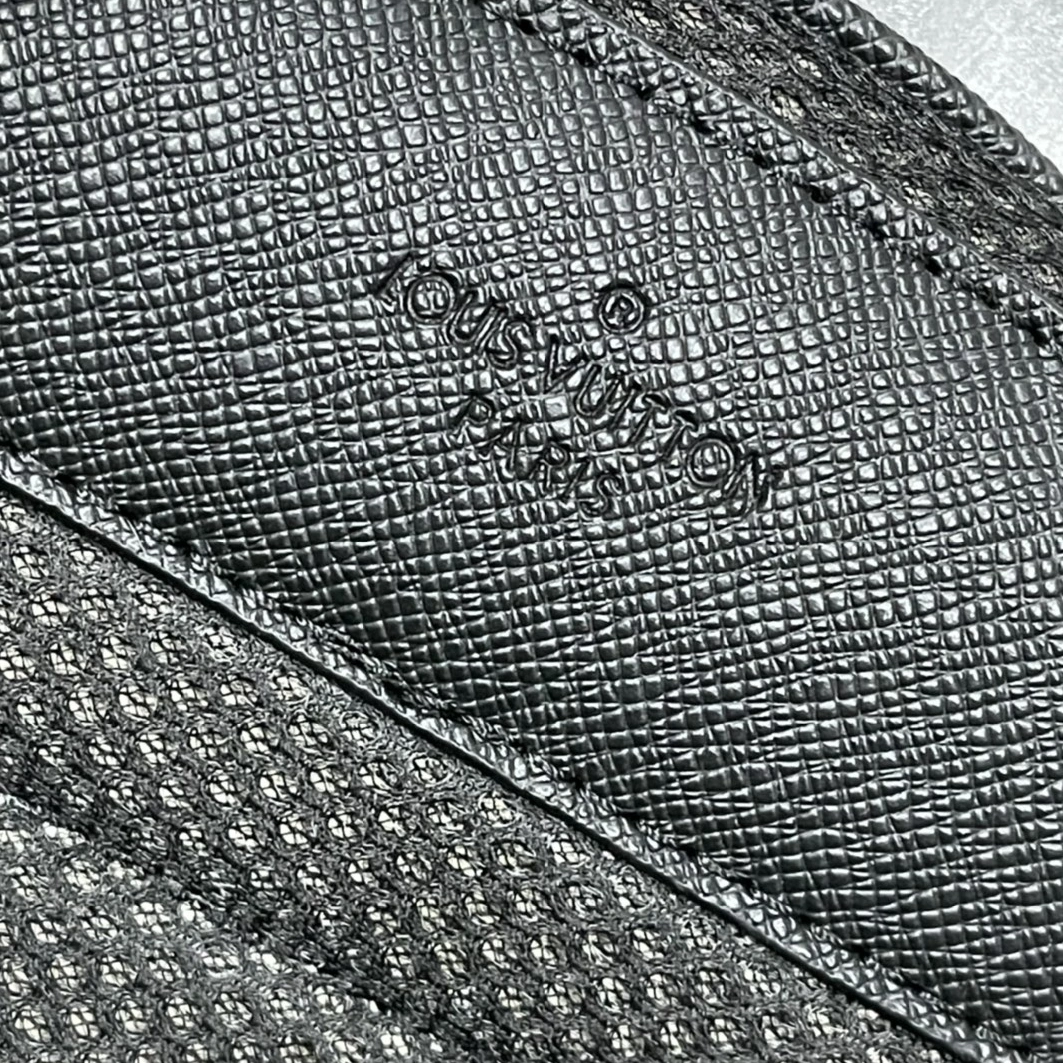 Elegant 7710 Louis Vuitton LV AAA Man Backpacks
