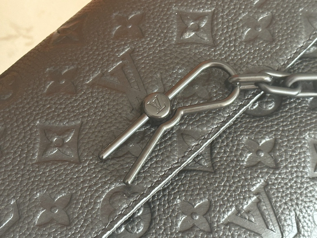 Elegant 7716 Louis Vuitton AAA Man Messenger Bags