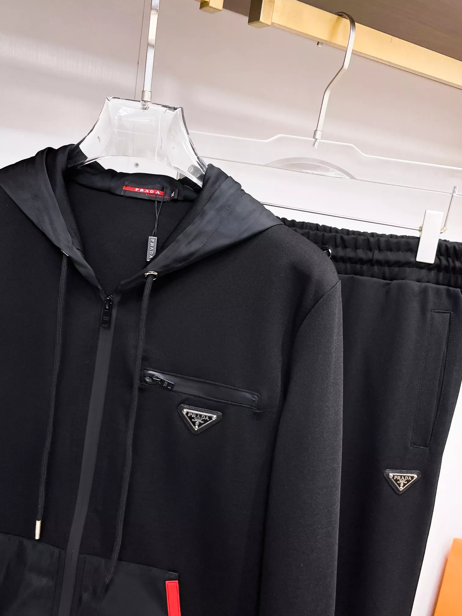 Elegant 7852 Prada Tracksuits Long Sleeved For Men