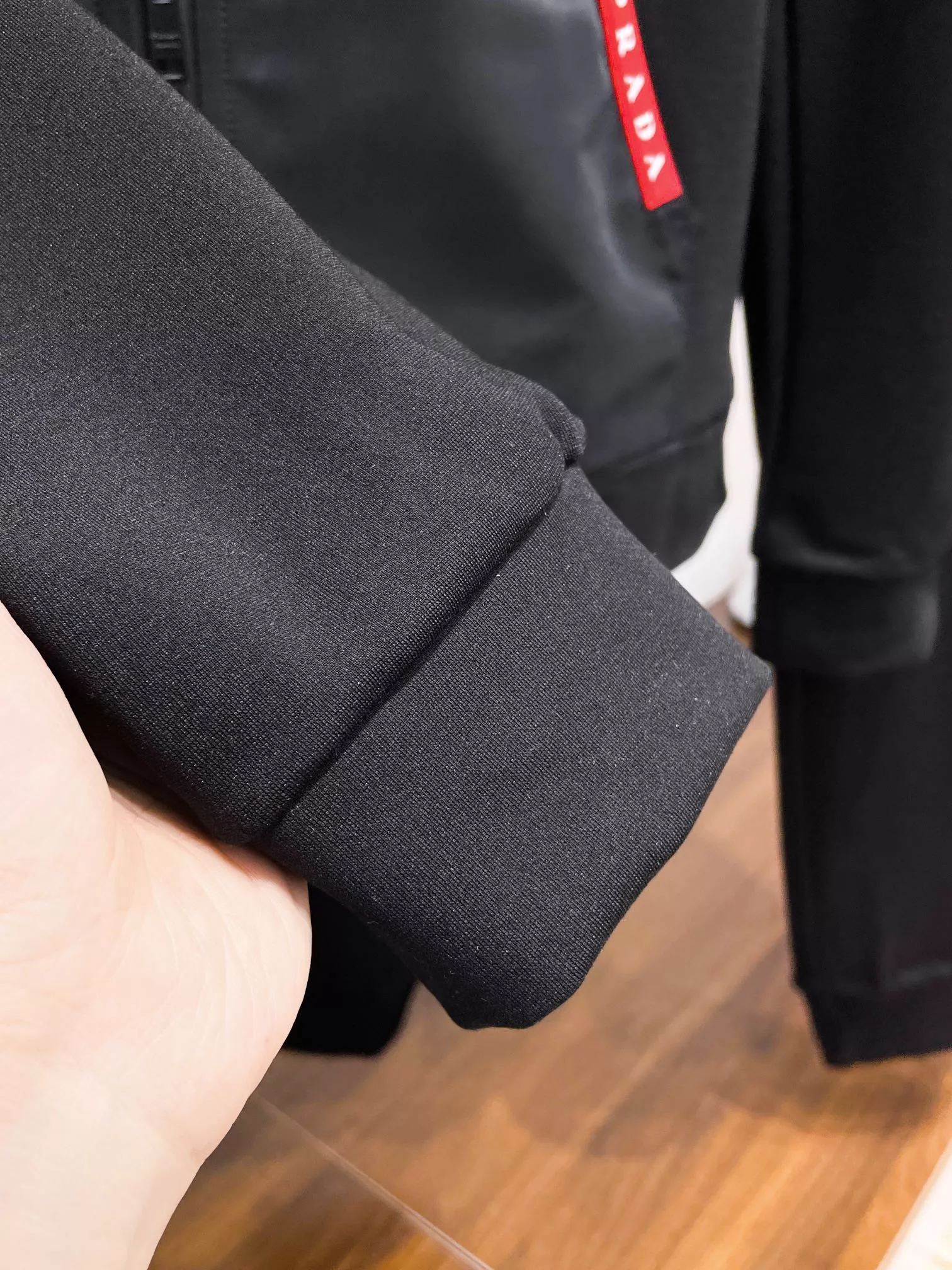 Elegant 7852 Prada Tracksuits Long Sleeved For Men