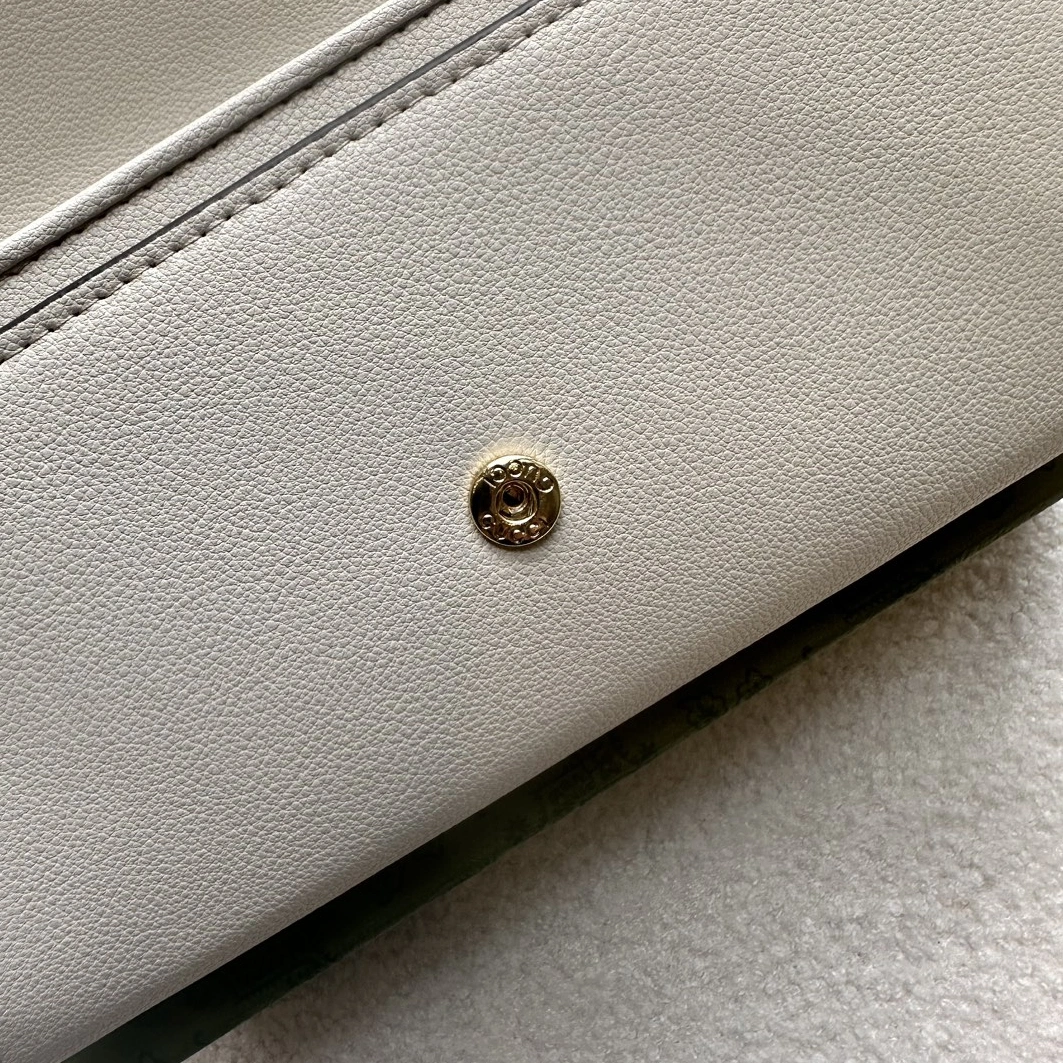 Elegant 8020 Gucci AAA Quality Messenger Bags For Women