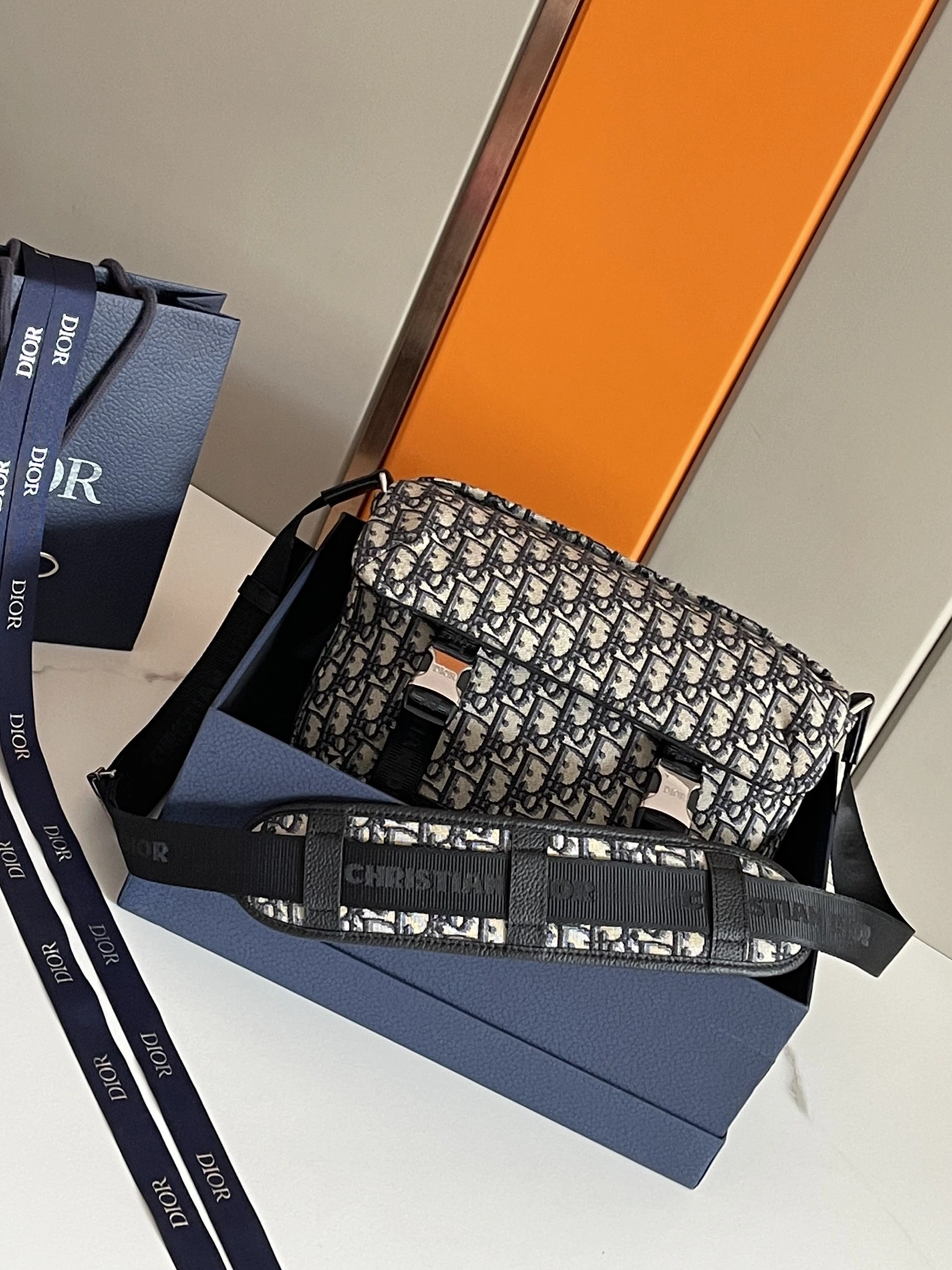 Elegant 8129 Christian Dior AAA Man Messenger Bags