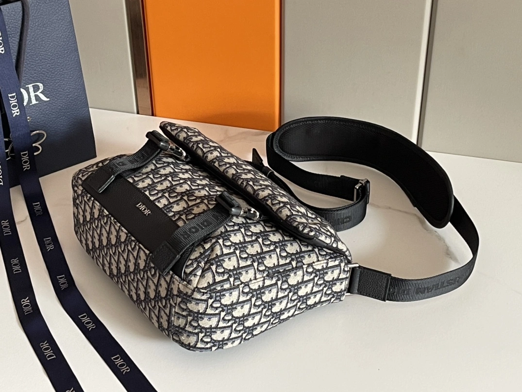Elegant 8129 Christian Dior AAA Man Messenger Bags