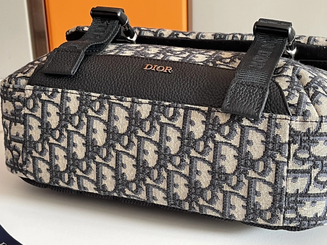 Elegant 8129 Christian Dior AAA Man Messenger Bags