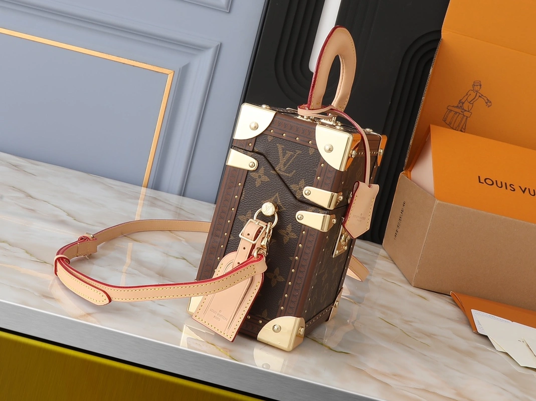Elegant 817 Louis Vuitton AAA Quality Handbags For Women