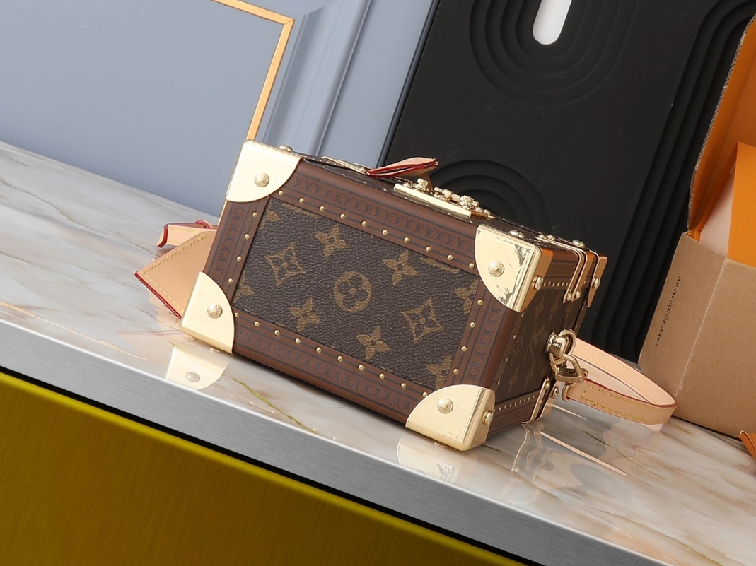 Elegant 817 Louis Vuitton AAA Quality Handbags For Women