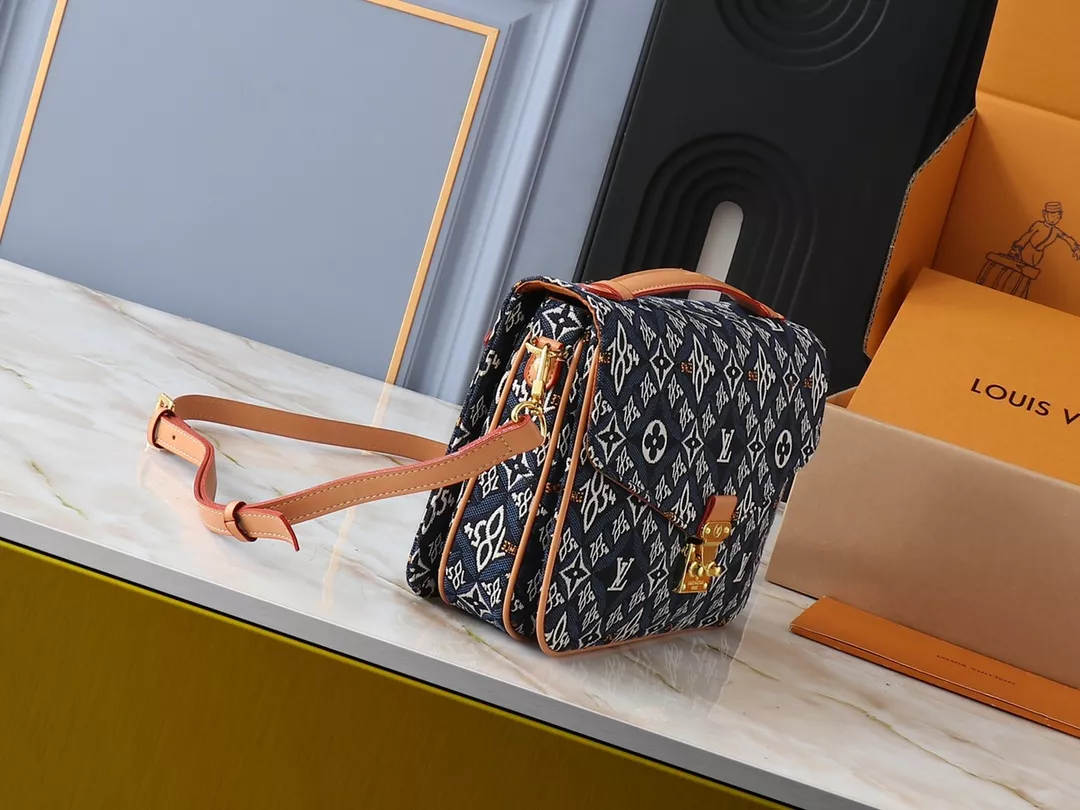 Elegant 8191 Louis Vuitton AAA Quality Messenger Bags For Women